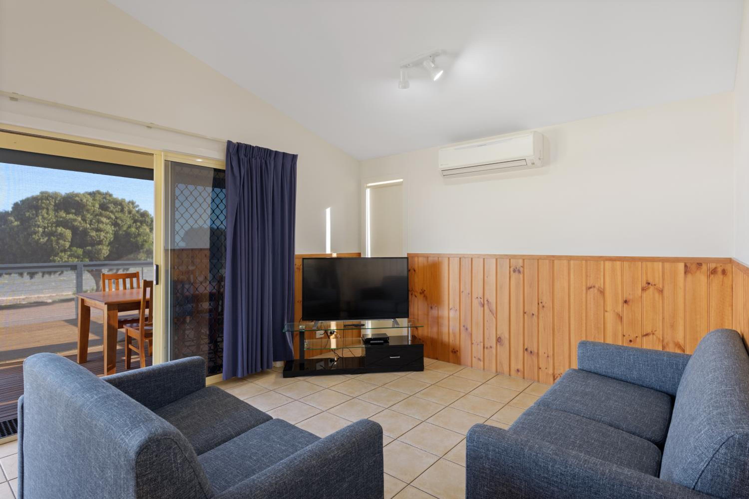 Deluxe 2 Bedroom Cabin - Sleeps 6 - Photo 1