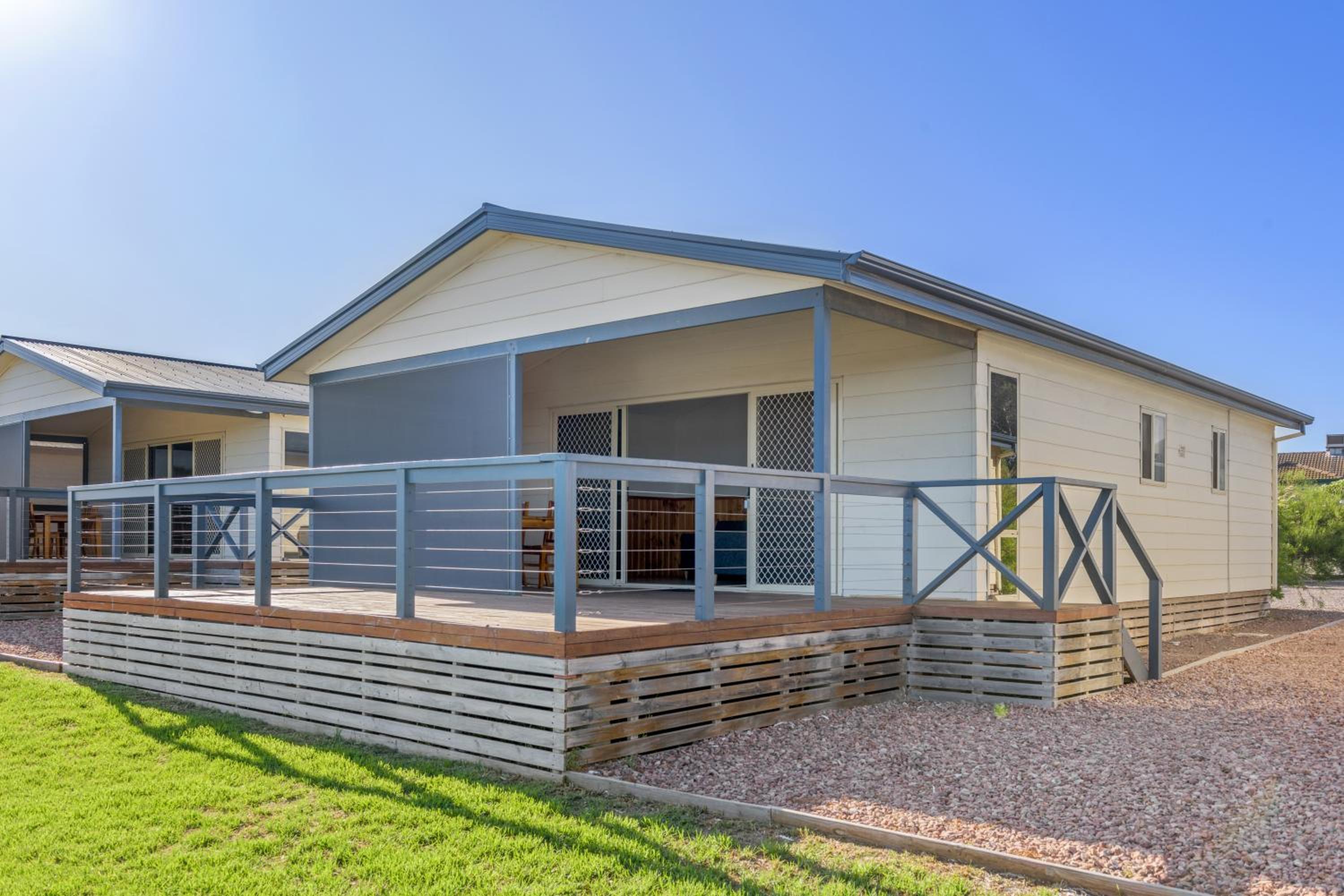 Deluxe 2 Bedroom Cabin - Sleeps 6 - Photo 6