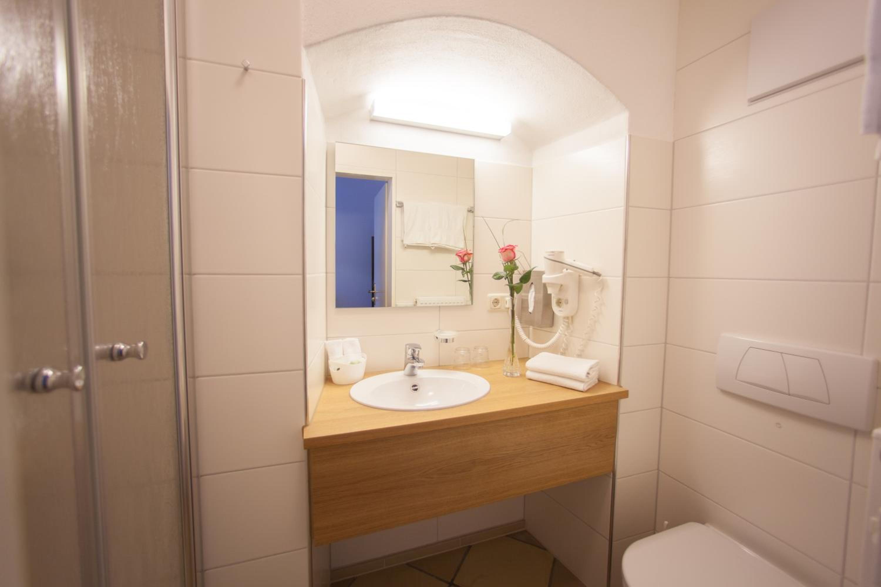 Standard Double Room - Photo 2