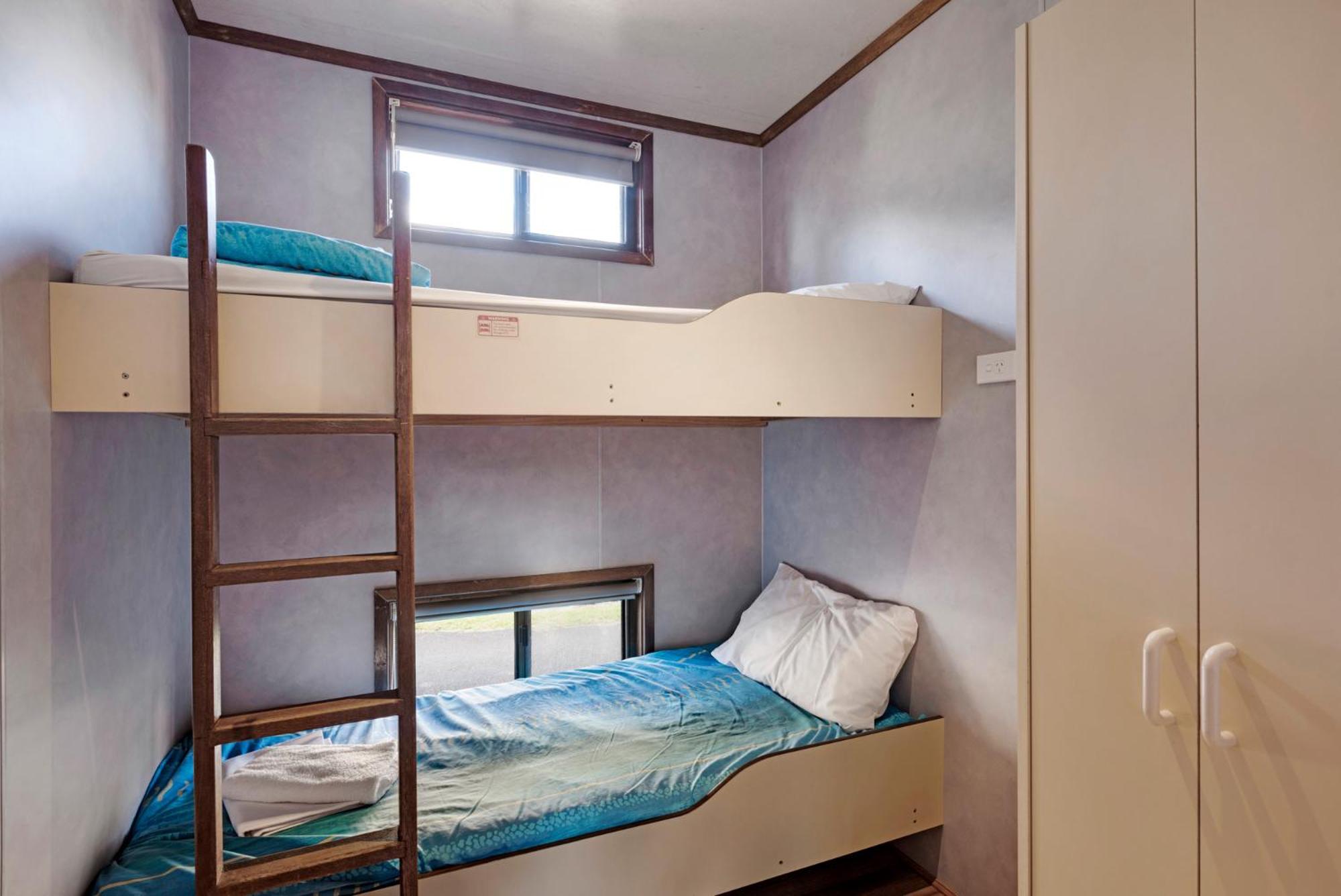 Superior 2 Bedroom Cabin - Sleeps 4 - Photo 3