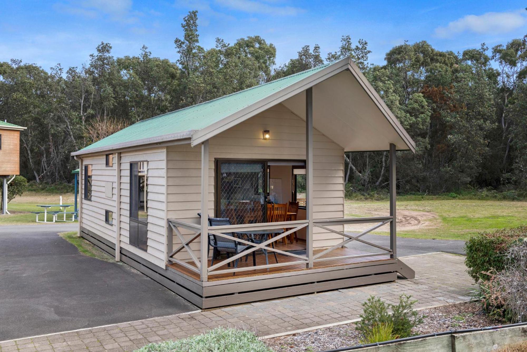 Superior 2 Bedroom Cabin - Sleeps 4 - Photo 7