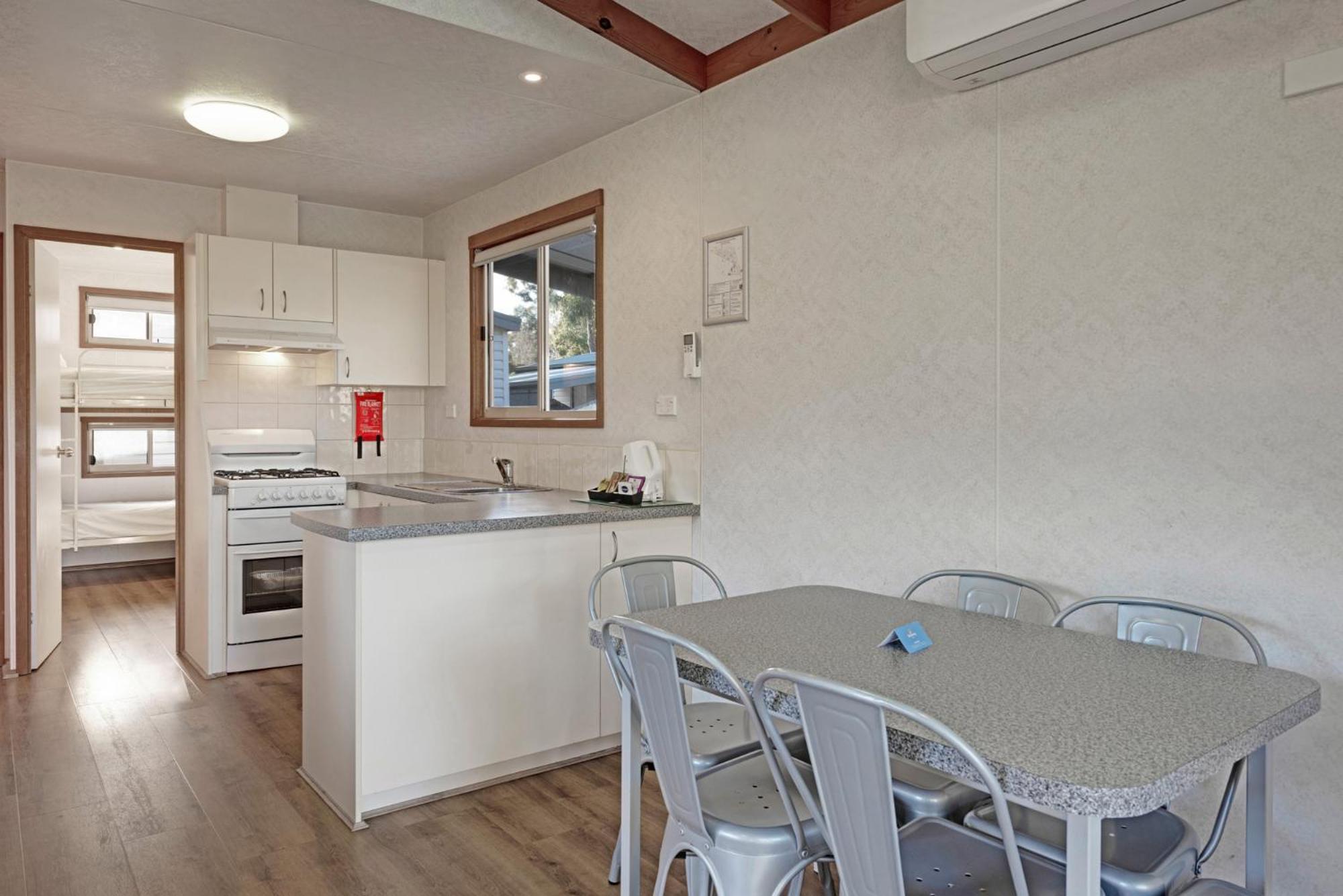 Standard 2 Bedroom Cabin - Photo 4