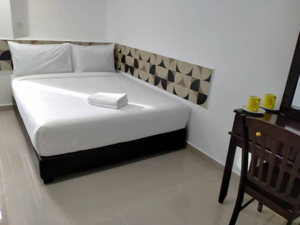 Standard Double Room - Photo 6
