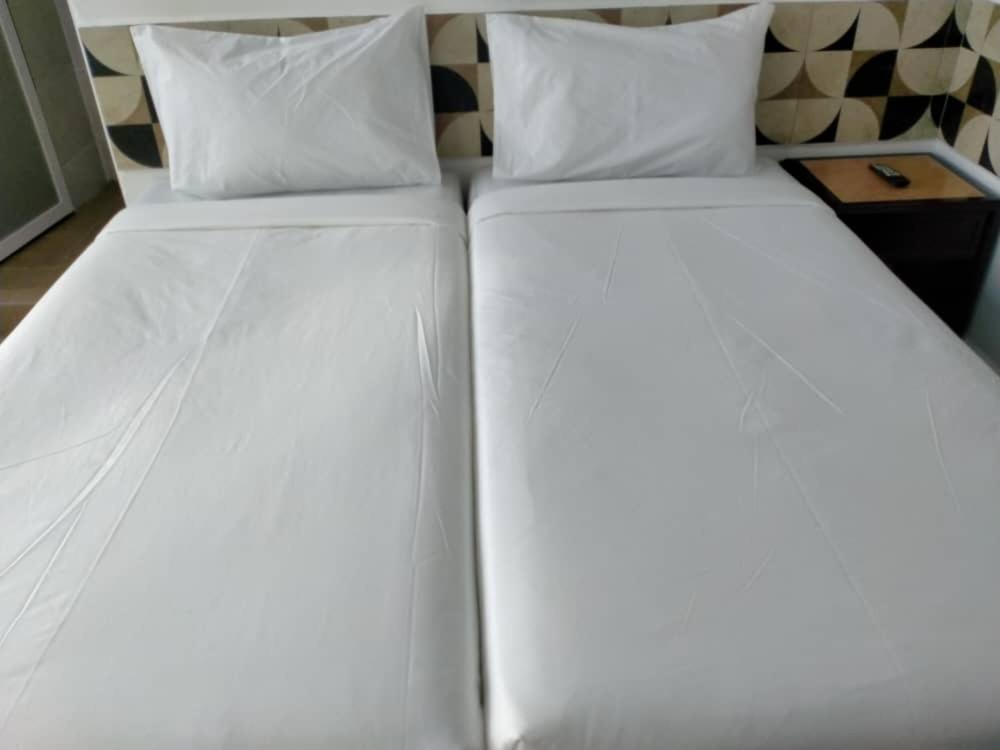 Standard Twin Room - Photo 8