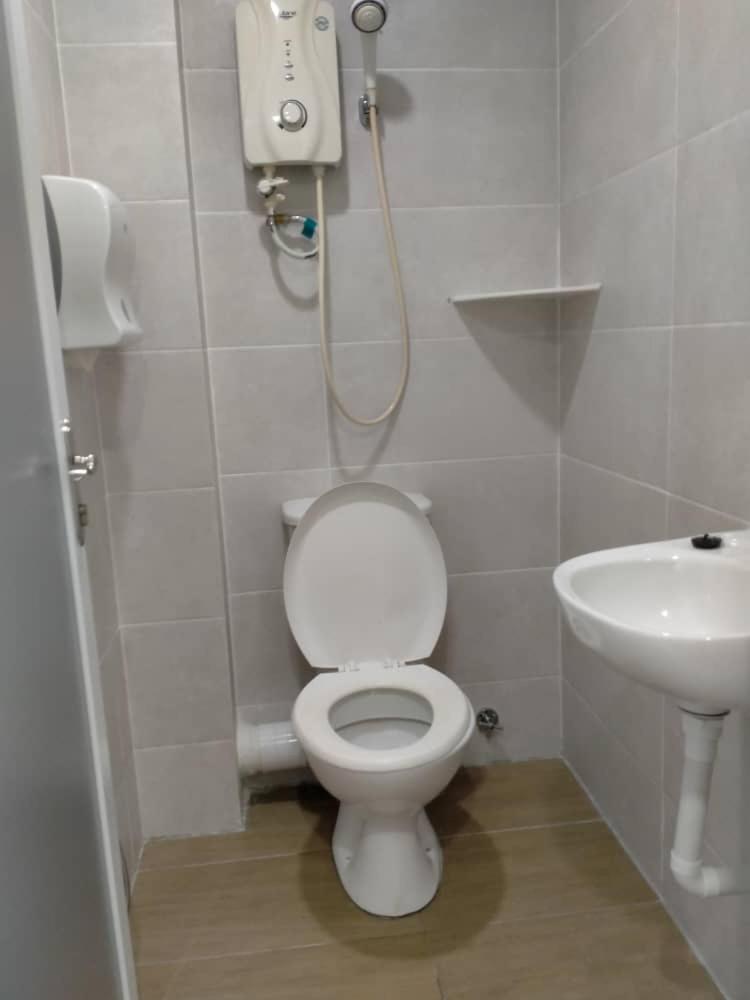 Standard Twin Room - Photo 10