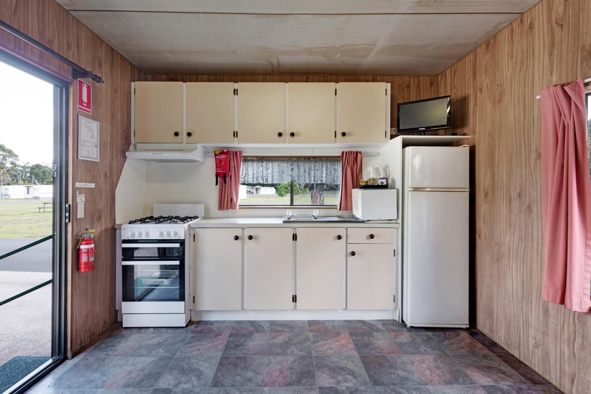 Economy 1 Bedroom Cabin - Photo 6