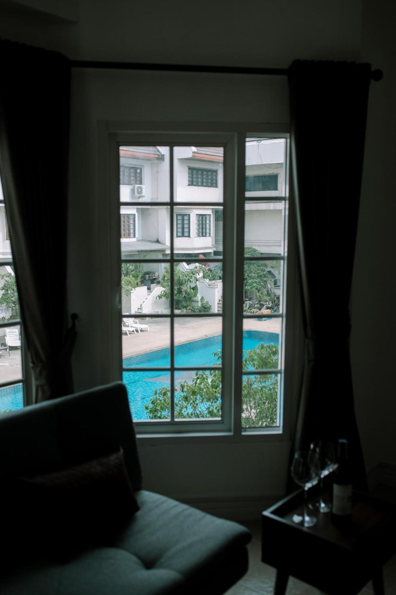 King Room with Pool View - Photo 14