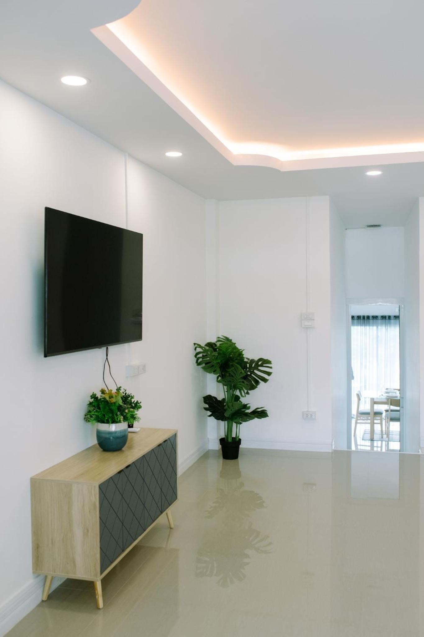 Family Suite with Balcony - Photo 13