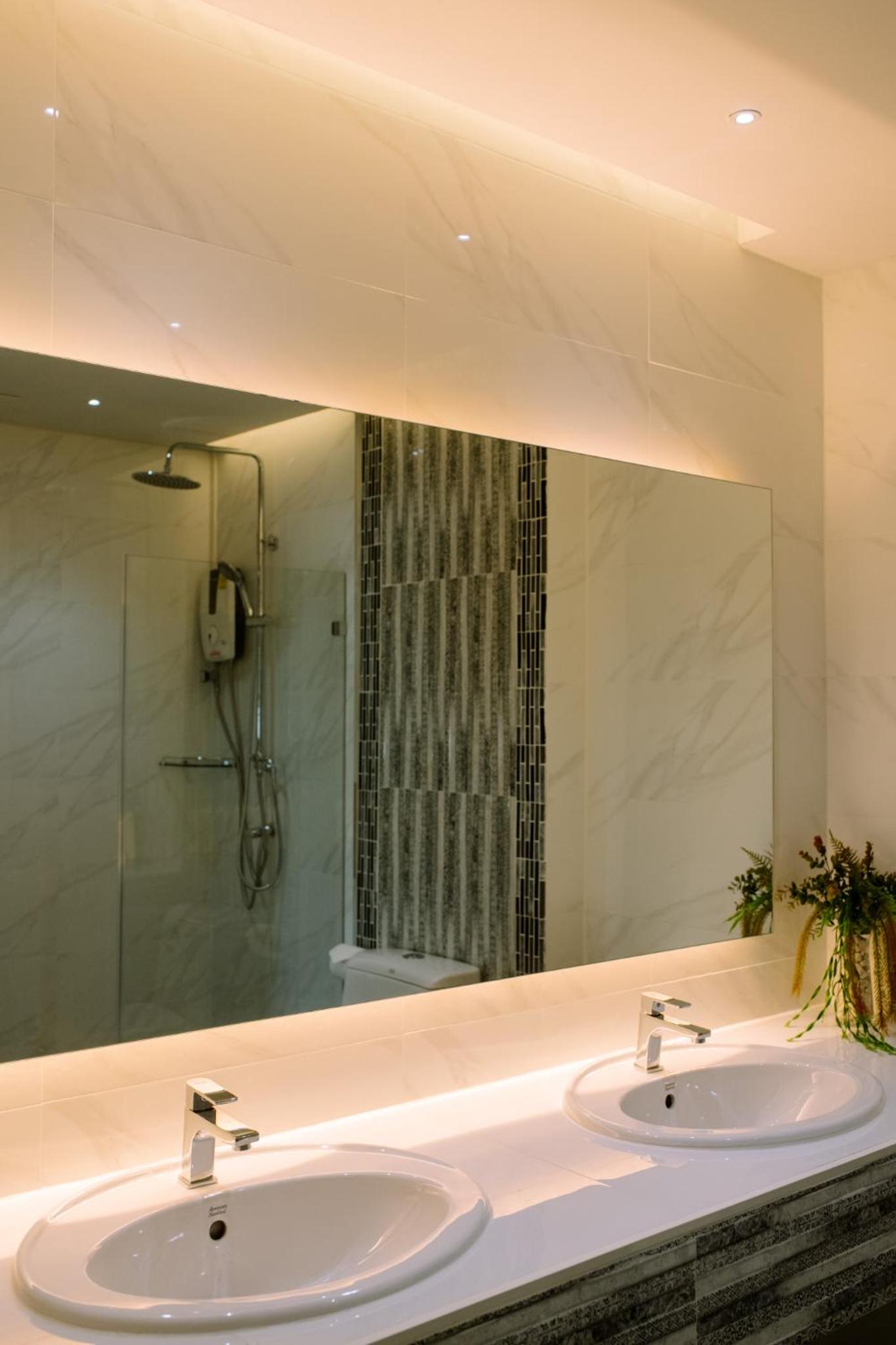Family Suite with Balcony - Photo 5