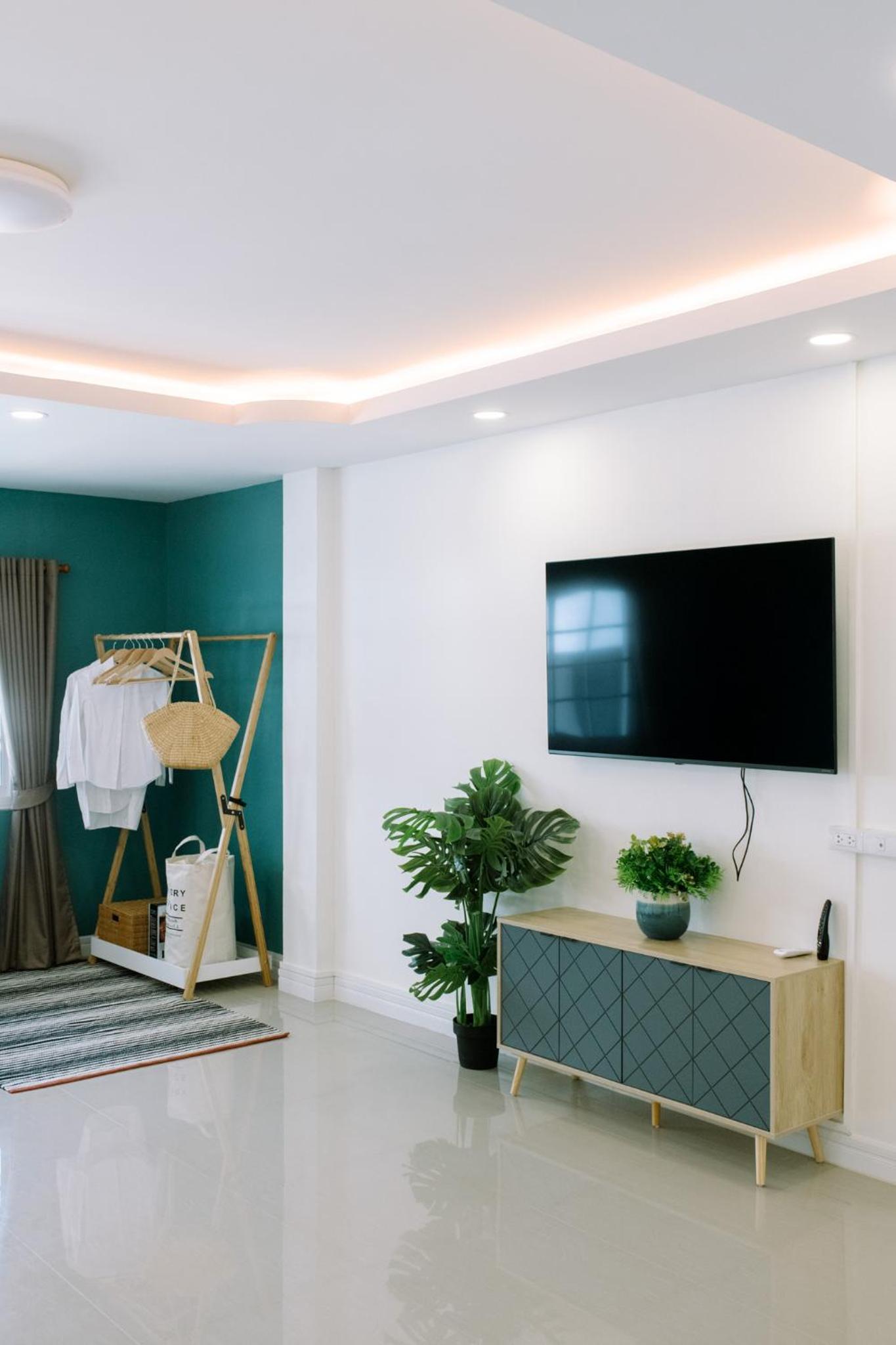 Family Suite with Balcony - Photo 1
