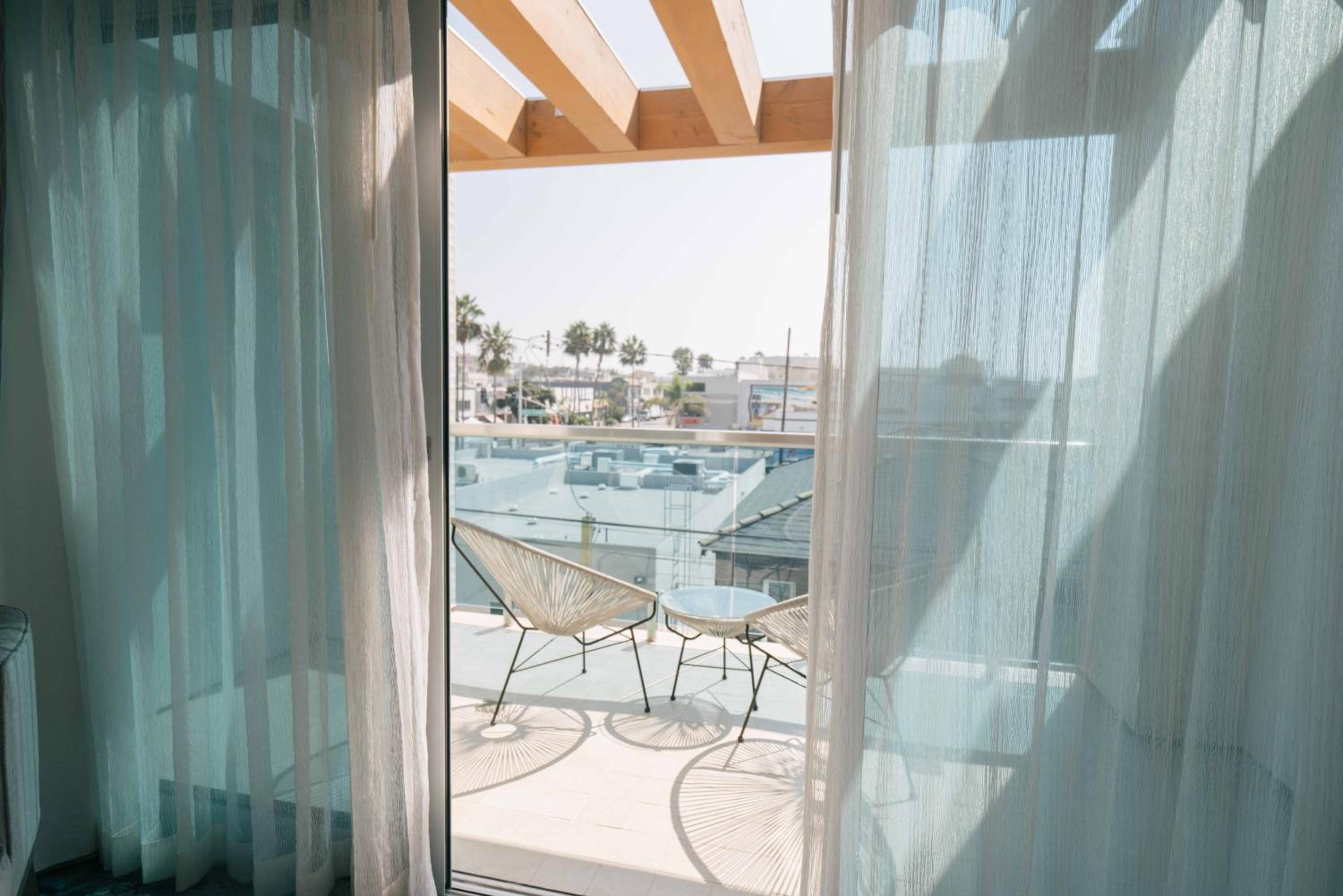 Deluxe Double Room with Balcony - Photo 2