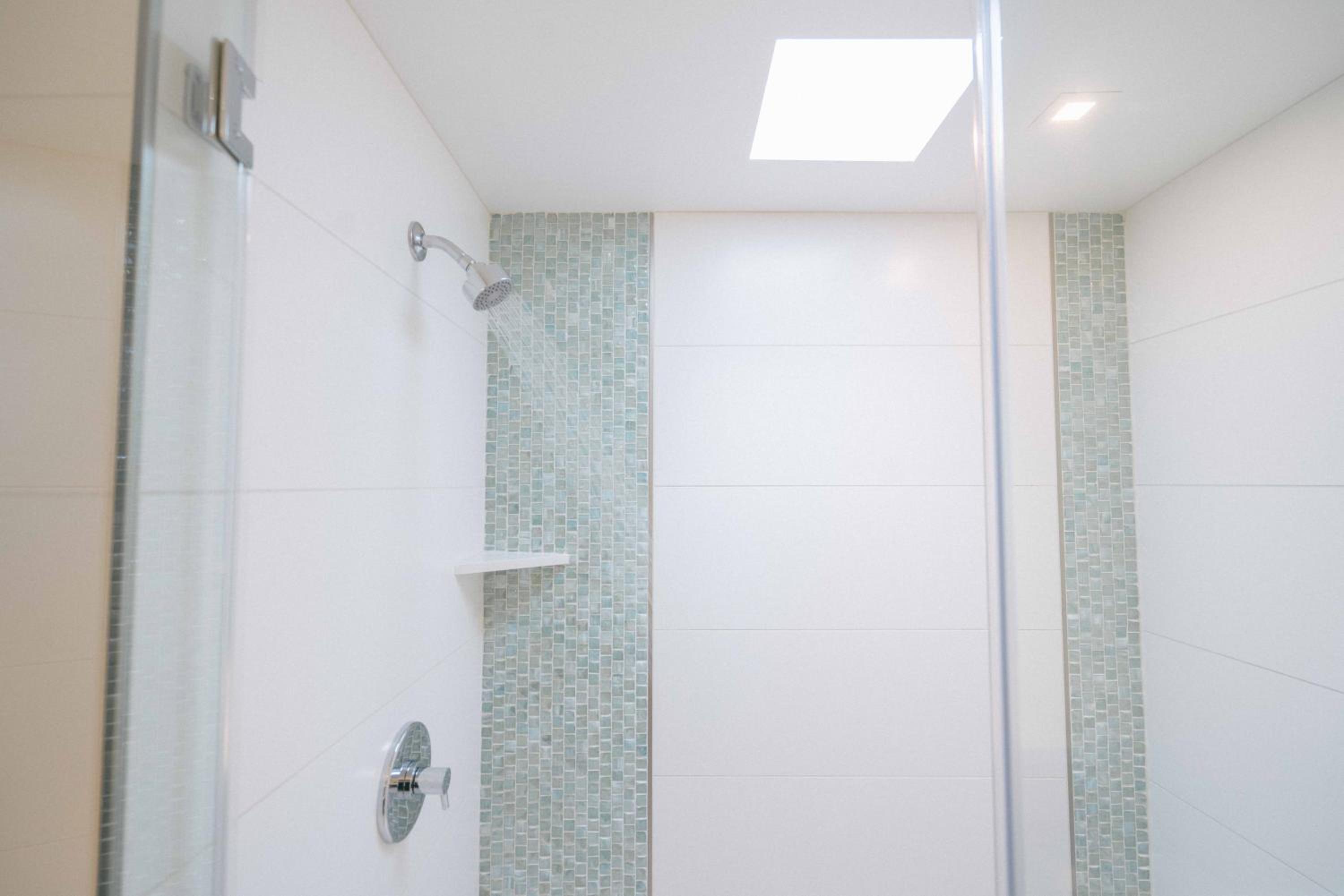 Deluxe Double Room with Balcony - Photo 4