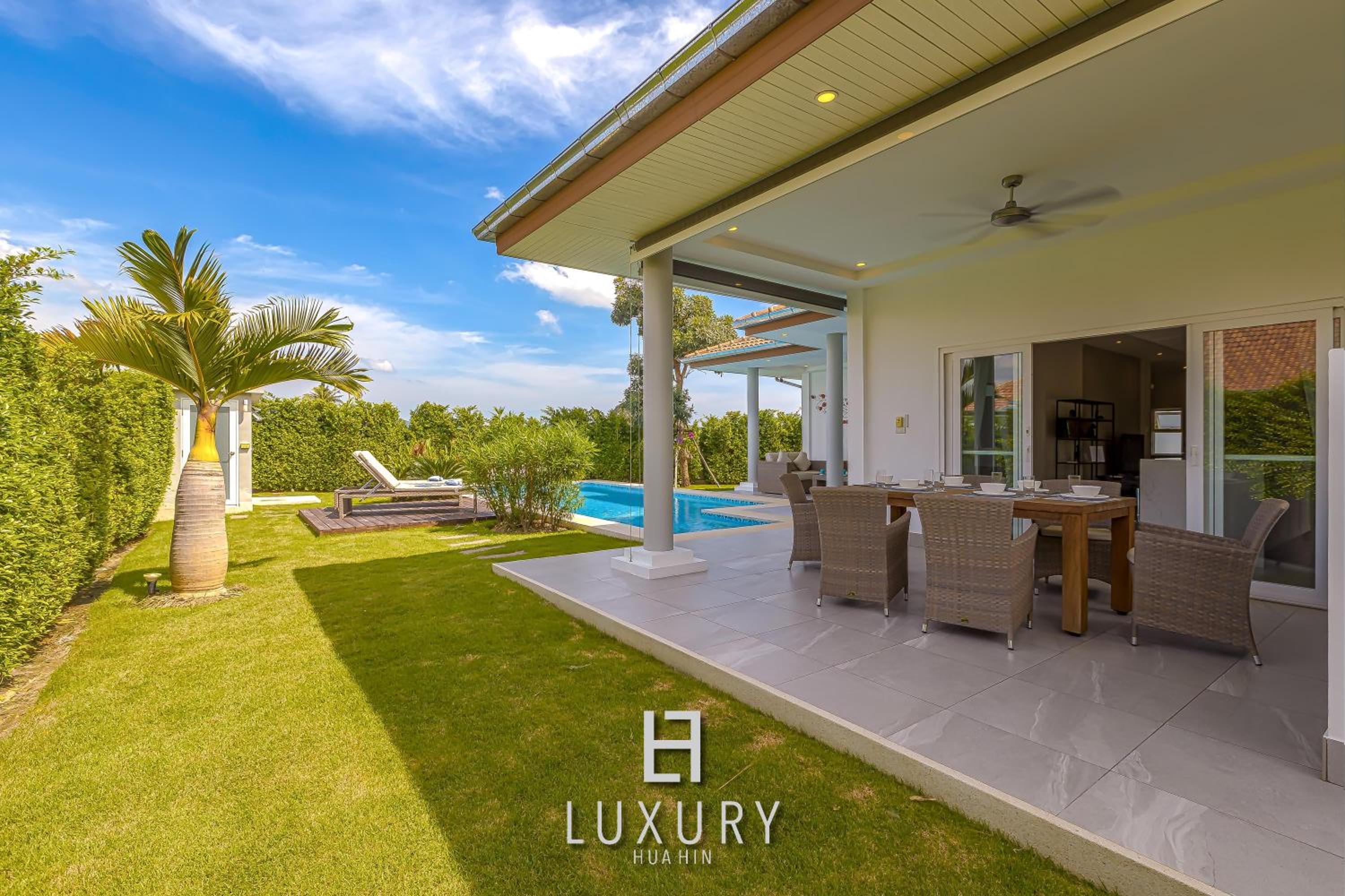 Three-Bedroom Villa photo 3