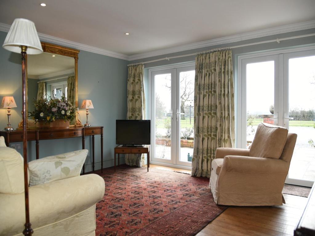 Cottage with Garden View