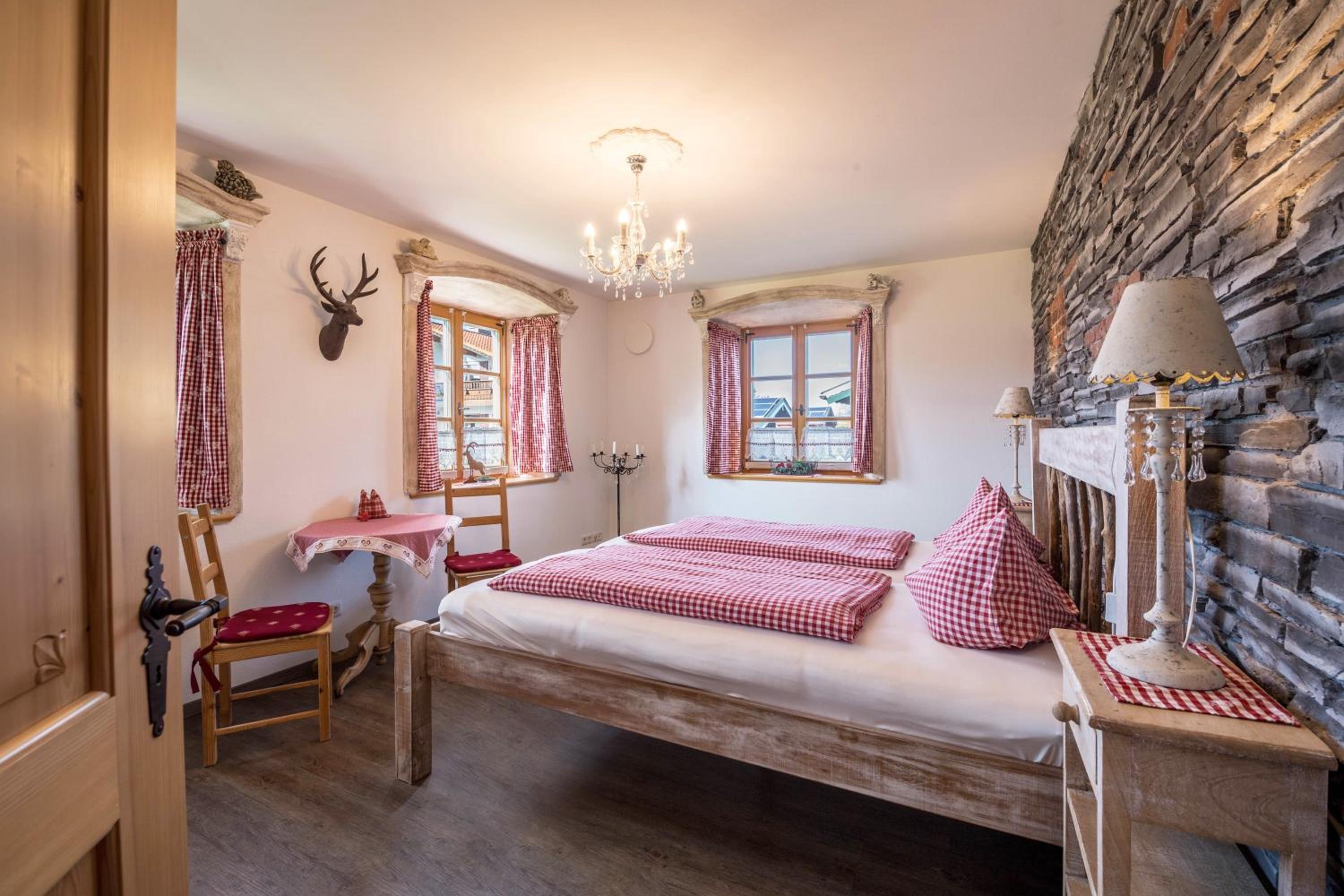 Two-Bedroom Apartment with Mountain View photo 3
