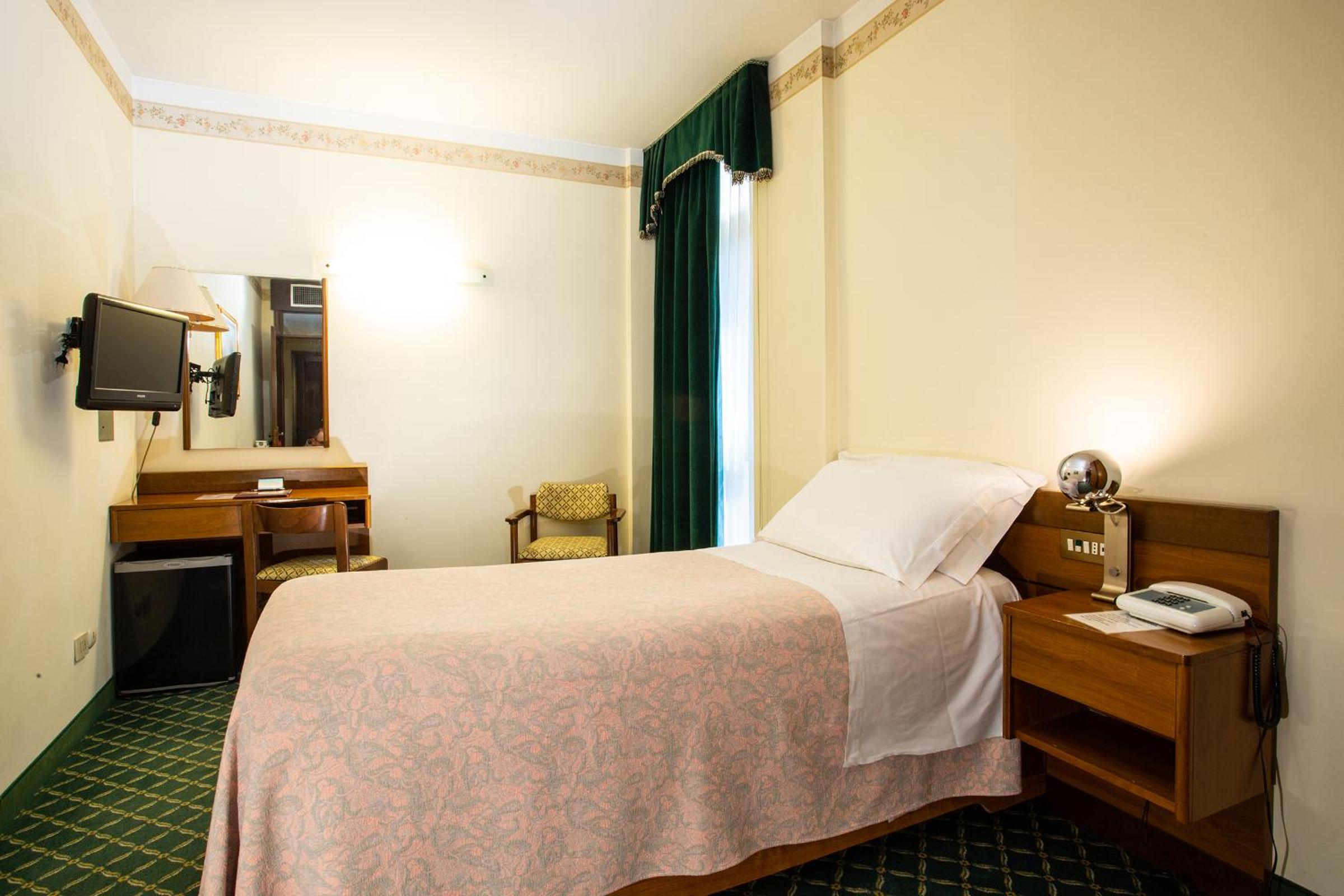 Single Room photo 1
