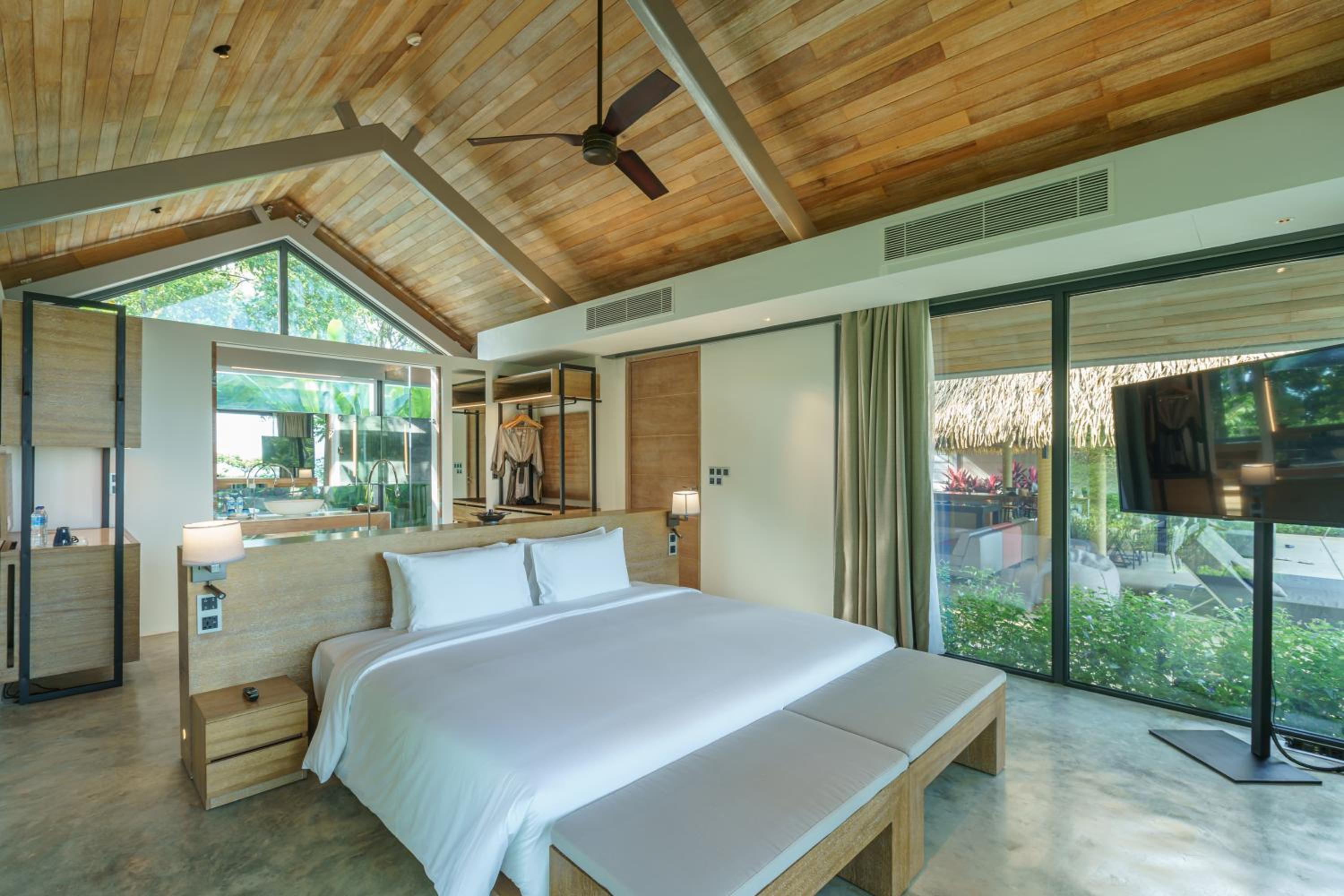 Four-Bedroom Oceanview Pool Villa with Schedule Boat Transfer photo 1