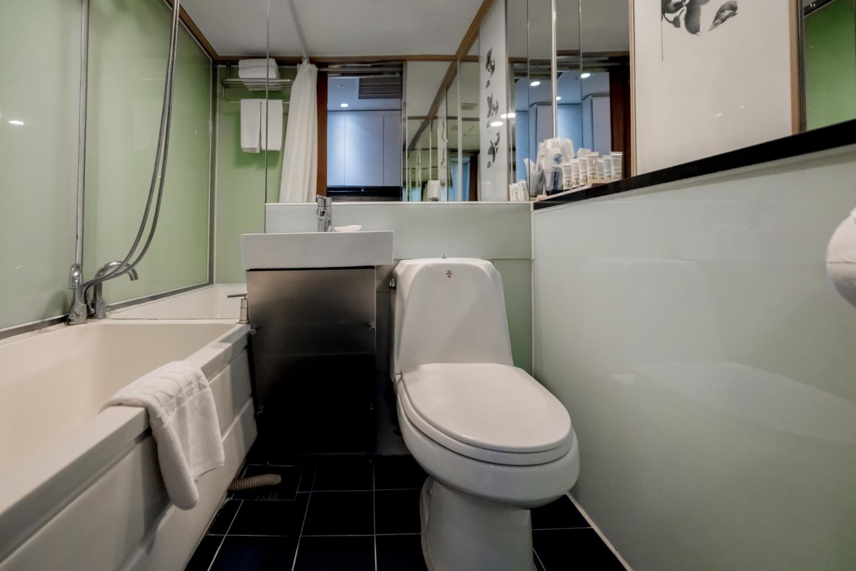 Deluxe Double Room - No View - Photo 7