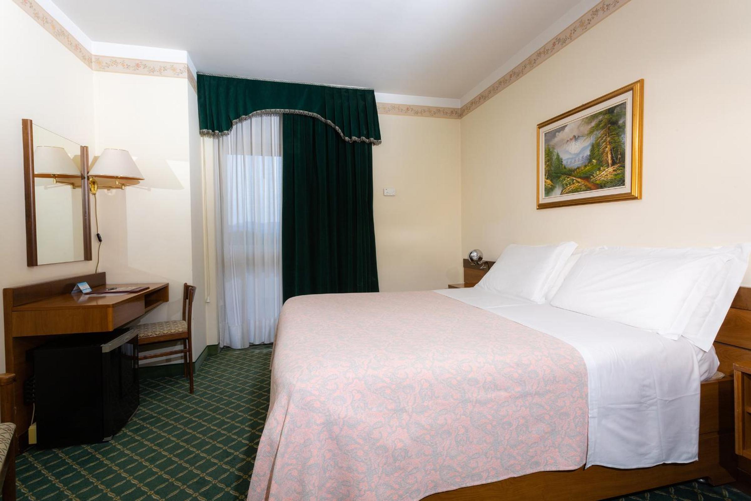Double or Twin Room with Balcony photo 2