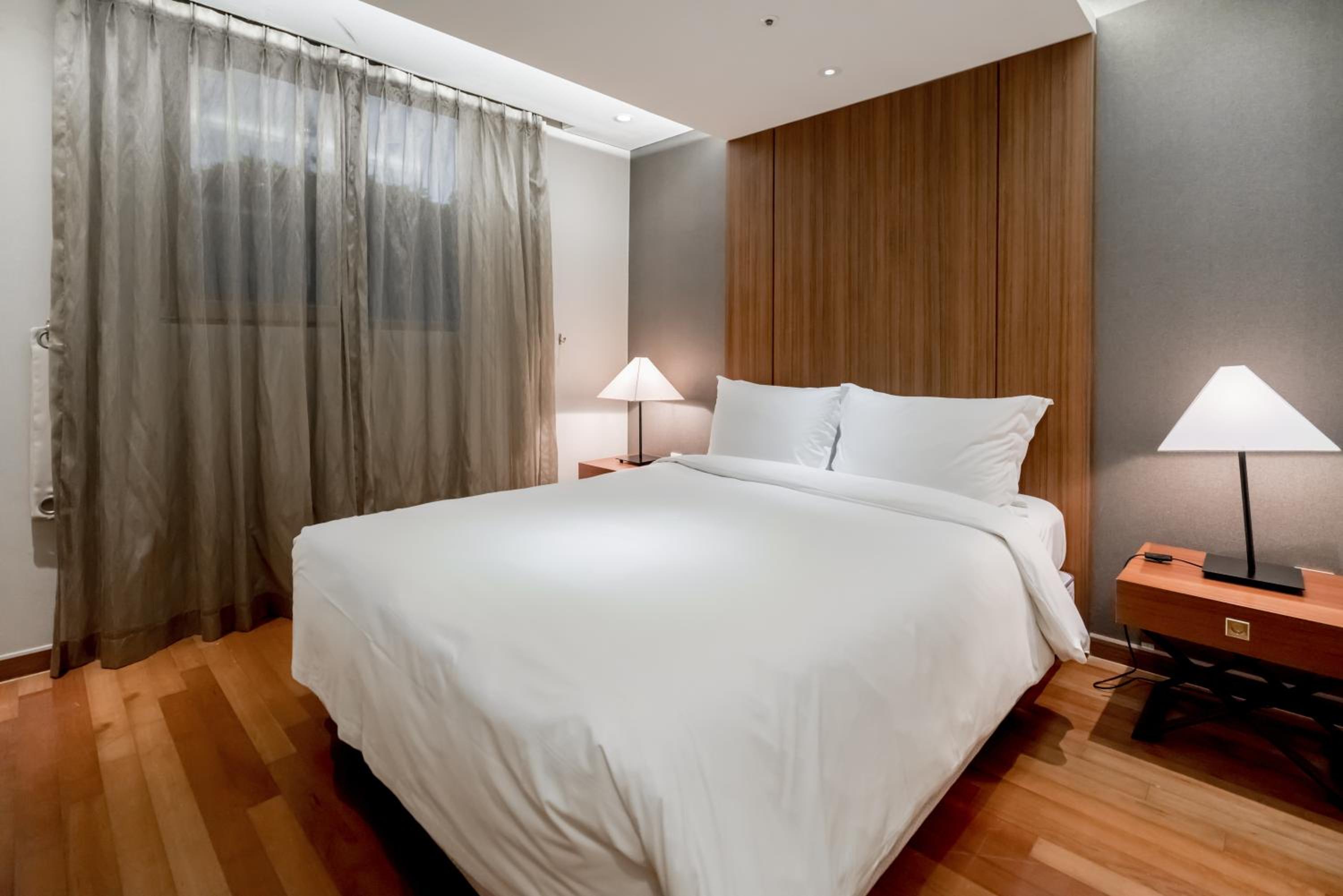 One Bedroom Deluxe Suite - Photo 1
