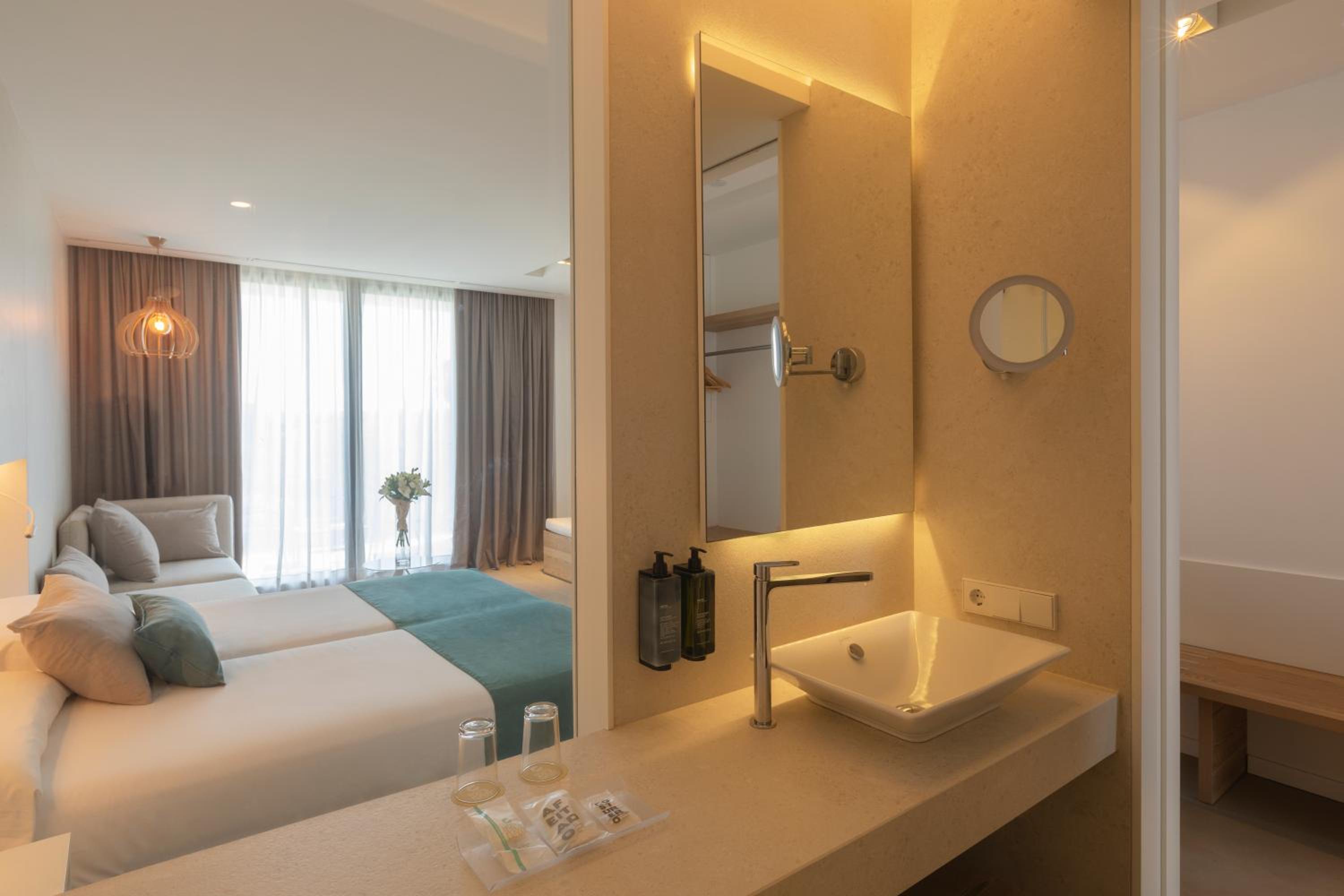 Junior Suite (2 Adults + 1 Child) photo 3