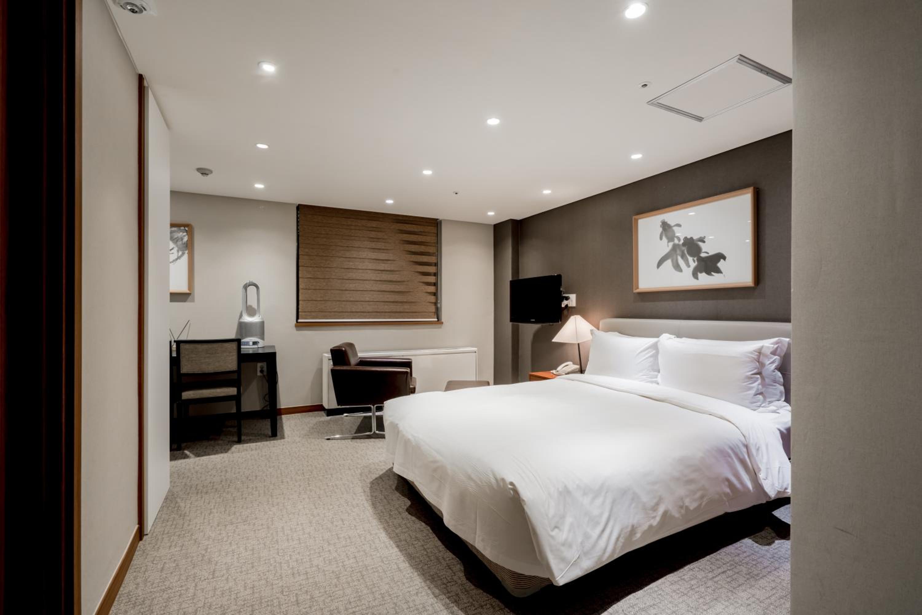 Executive Double Room - No View - Photo 1