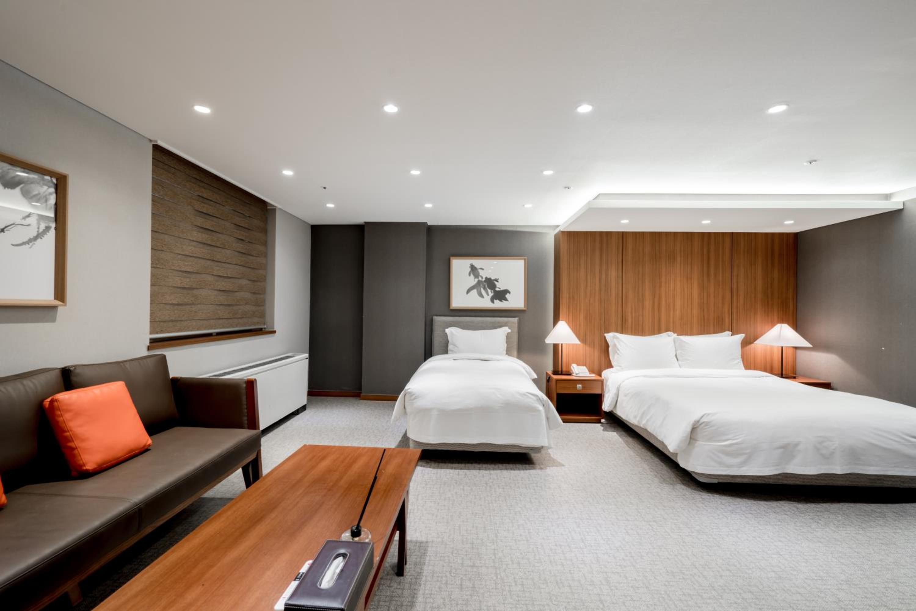Premier Triple Room - No View - Photo 1