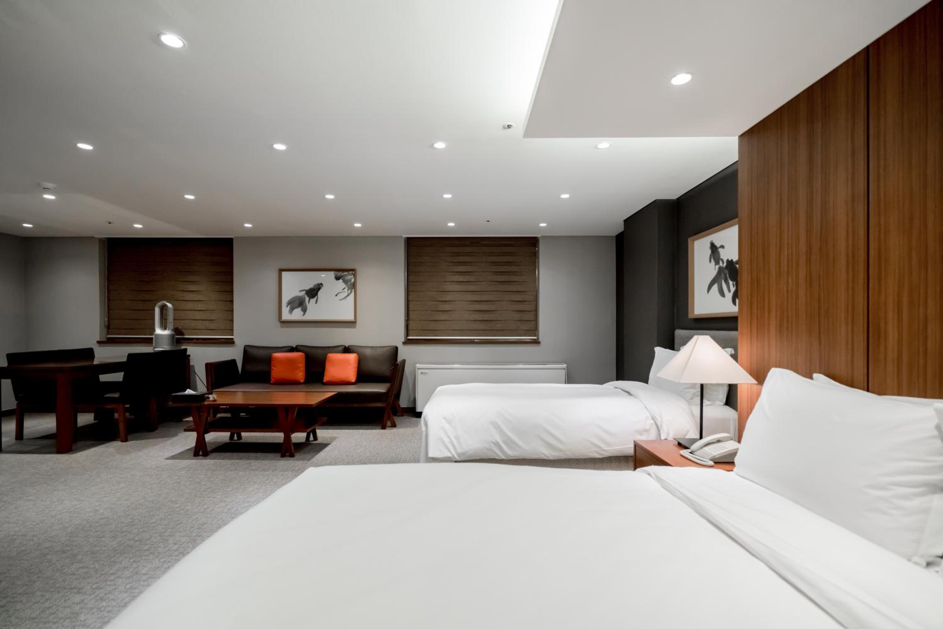 Premier Triple Room - No View - Photo 4