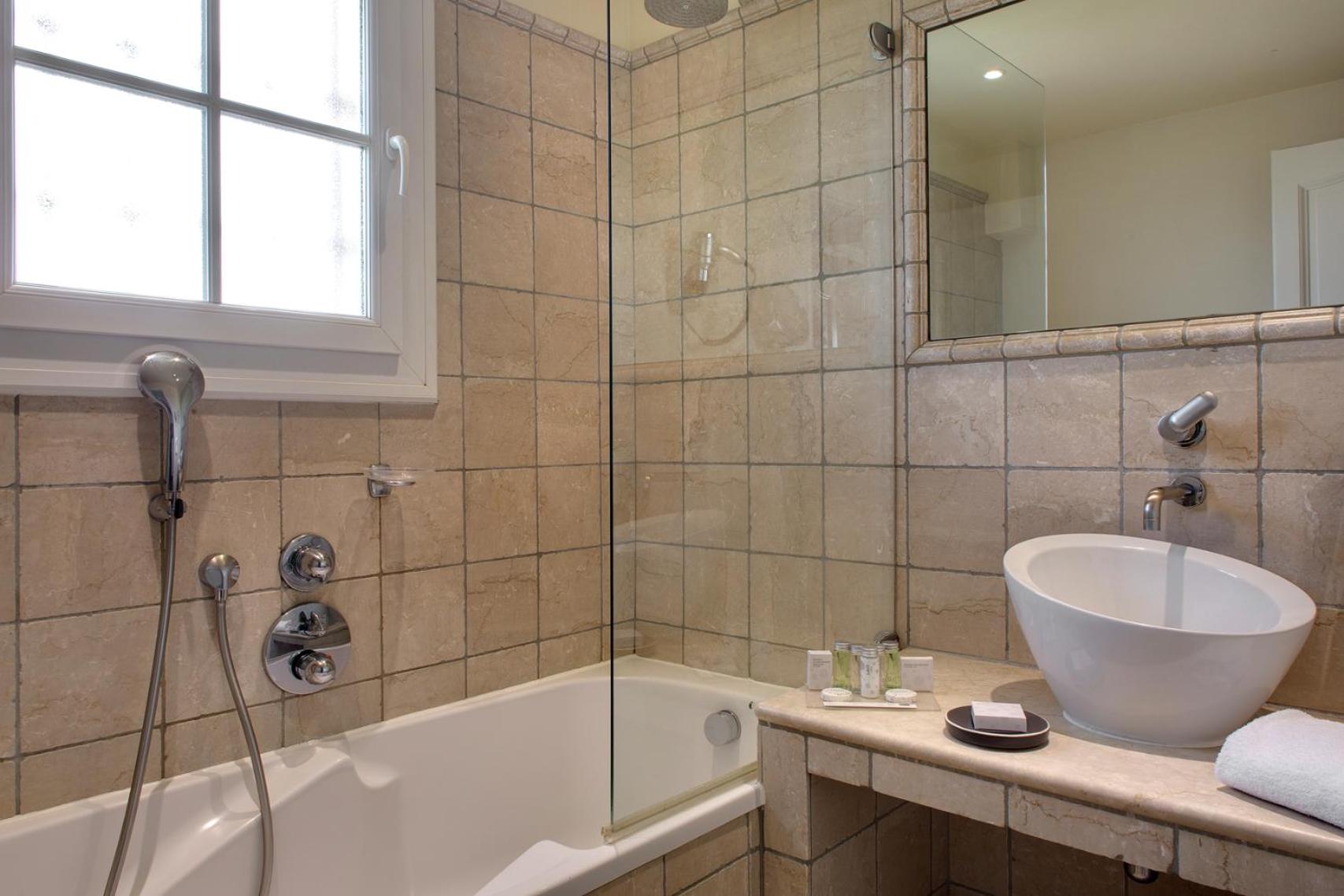 Superior Double or Twin Room - Photo 7