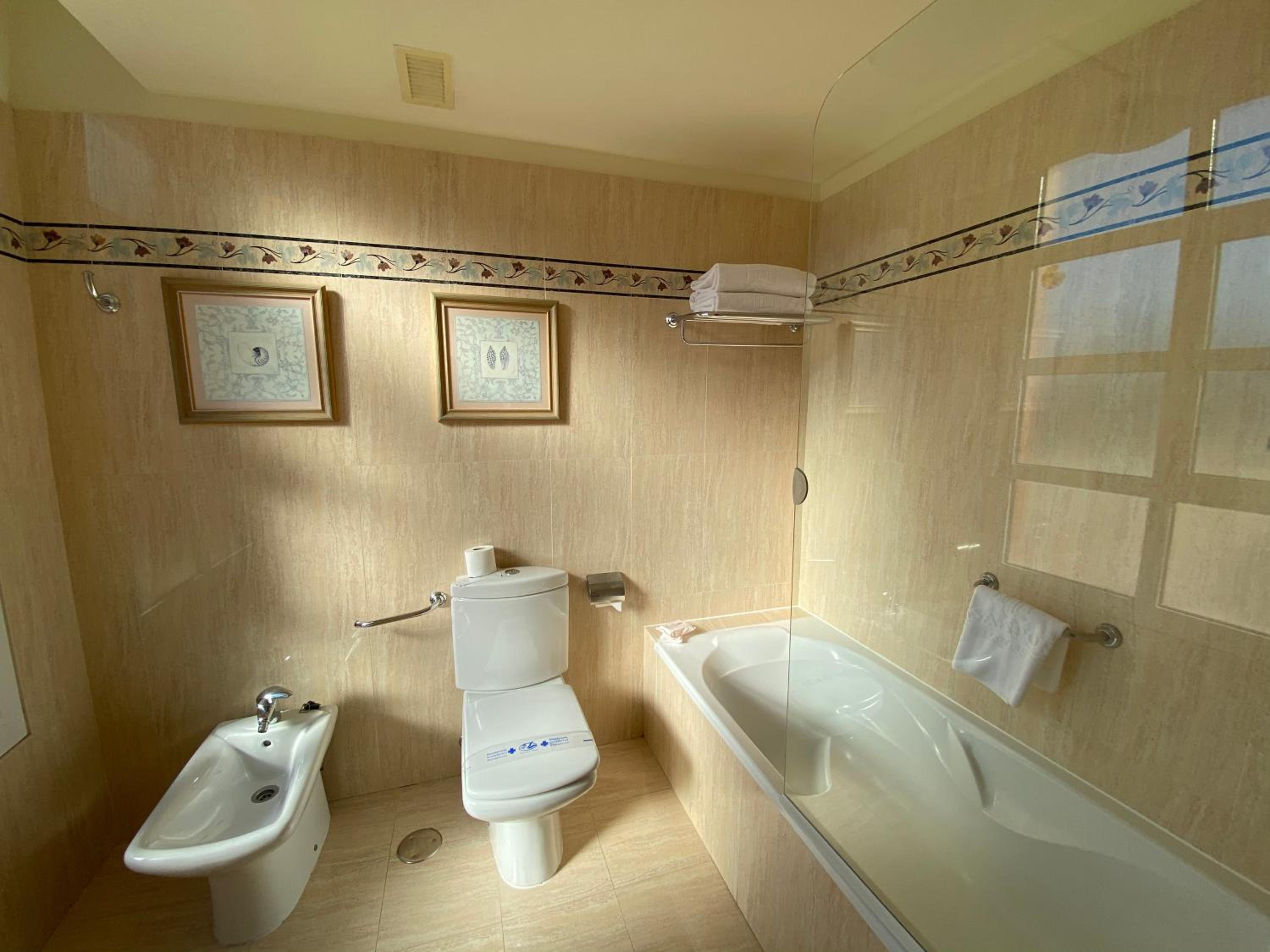 Suite - Photo 5