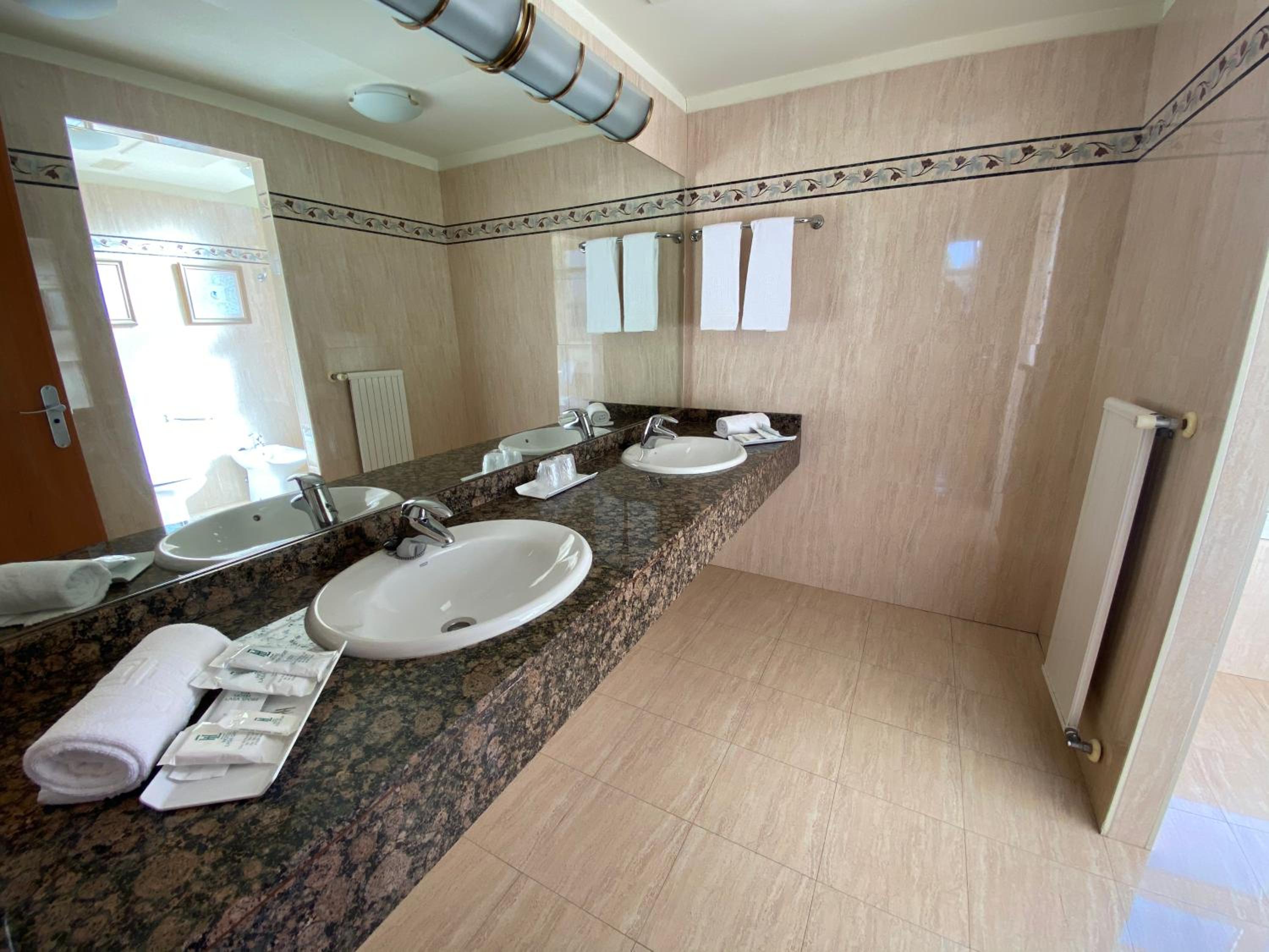 Suite - Photo 6