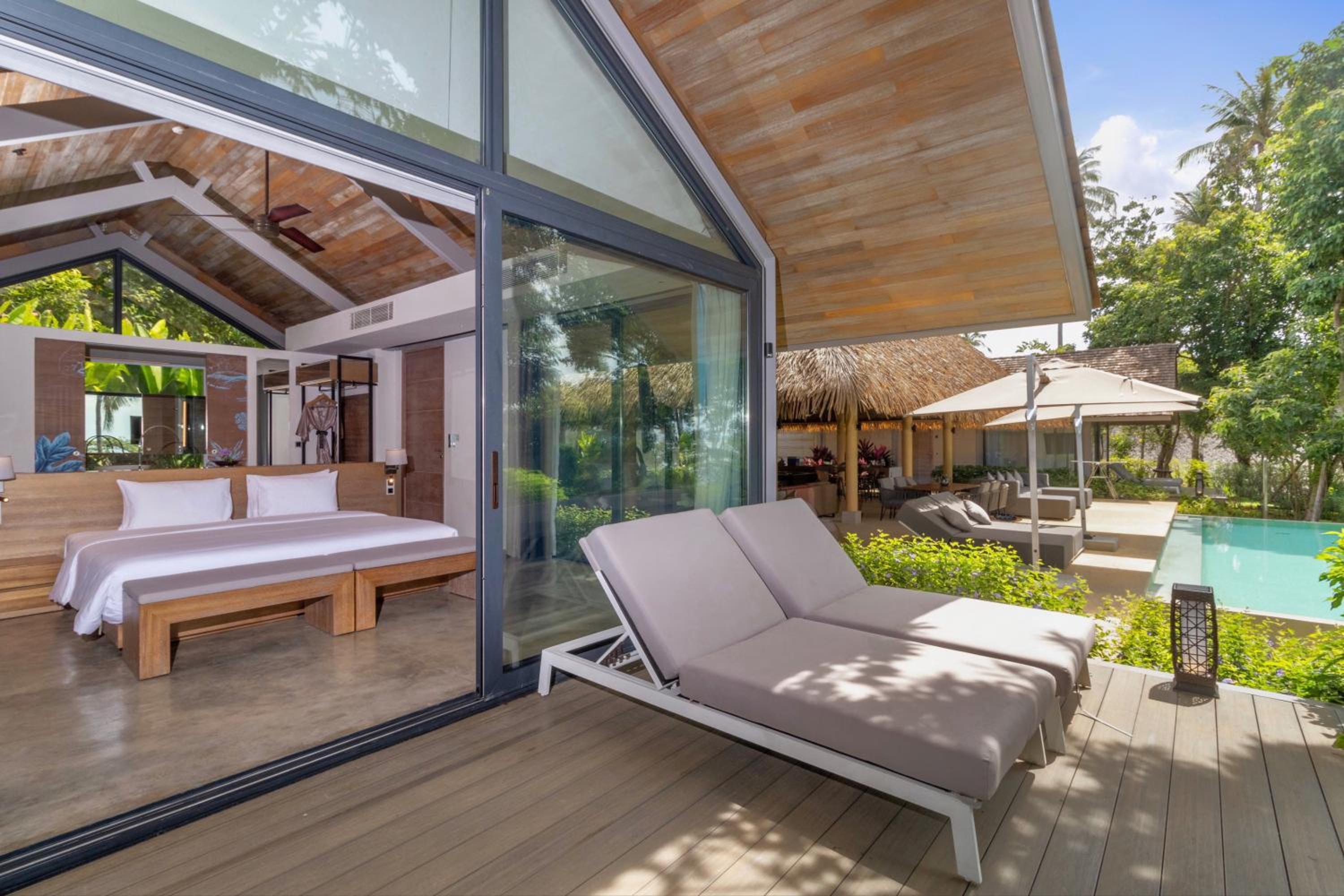 Three-Bedroom Oceanview Pool Villa with Schedule Boat Transfer photo 2