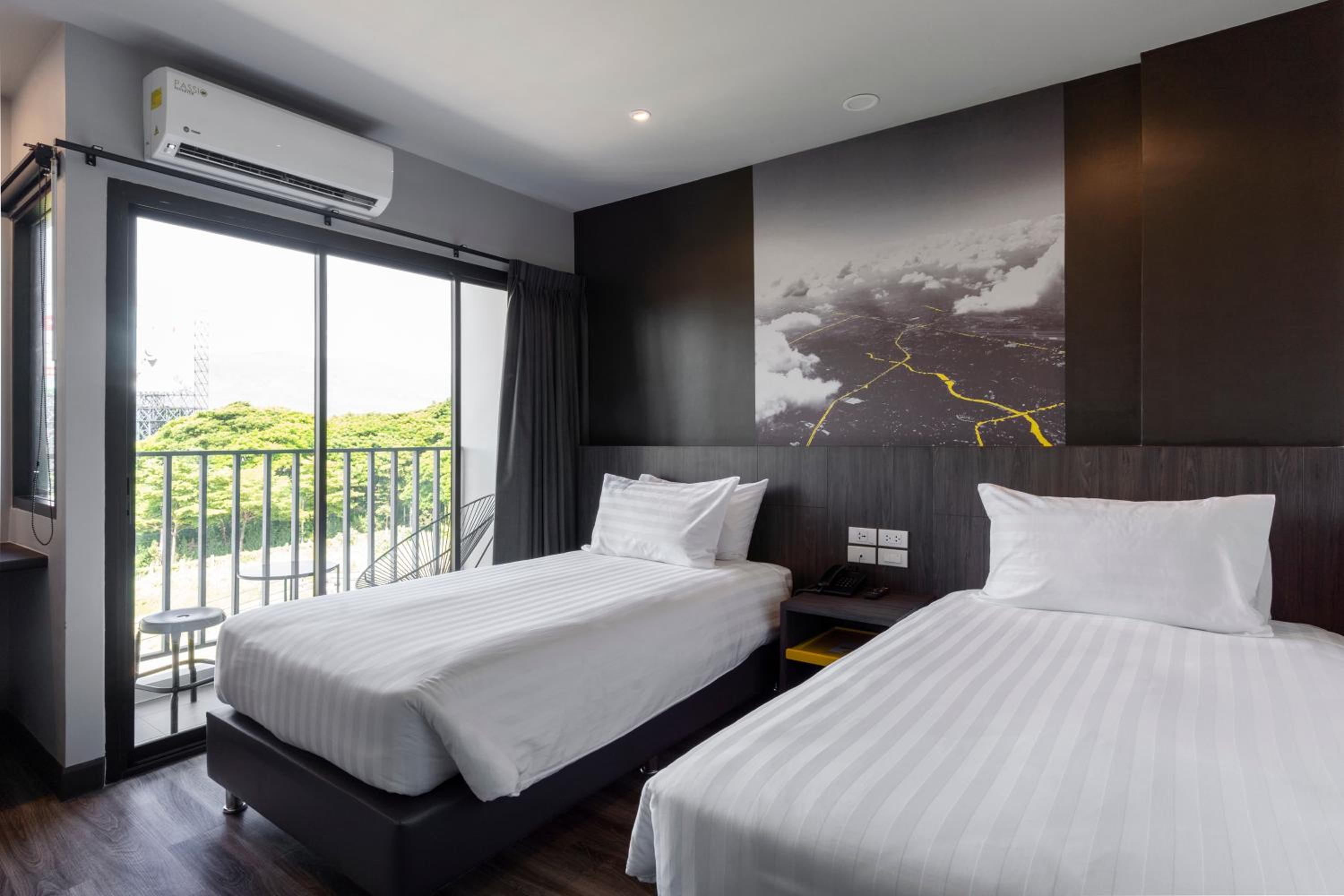 Twin Room with Balcony - Photo 7