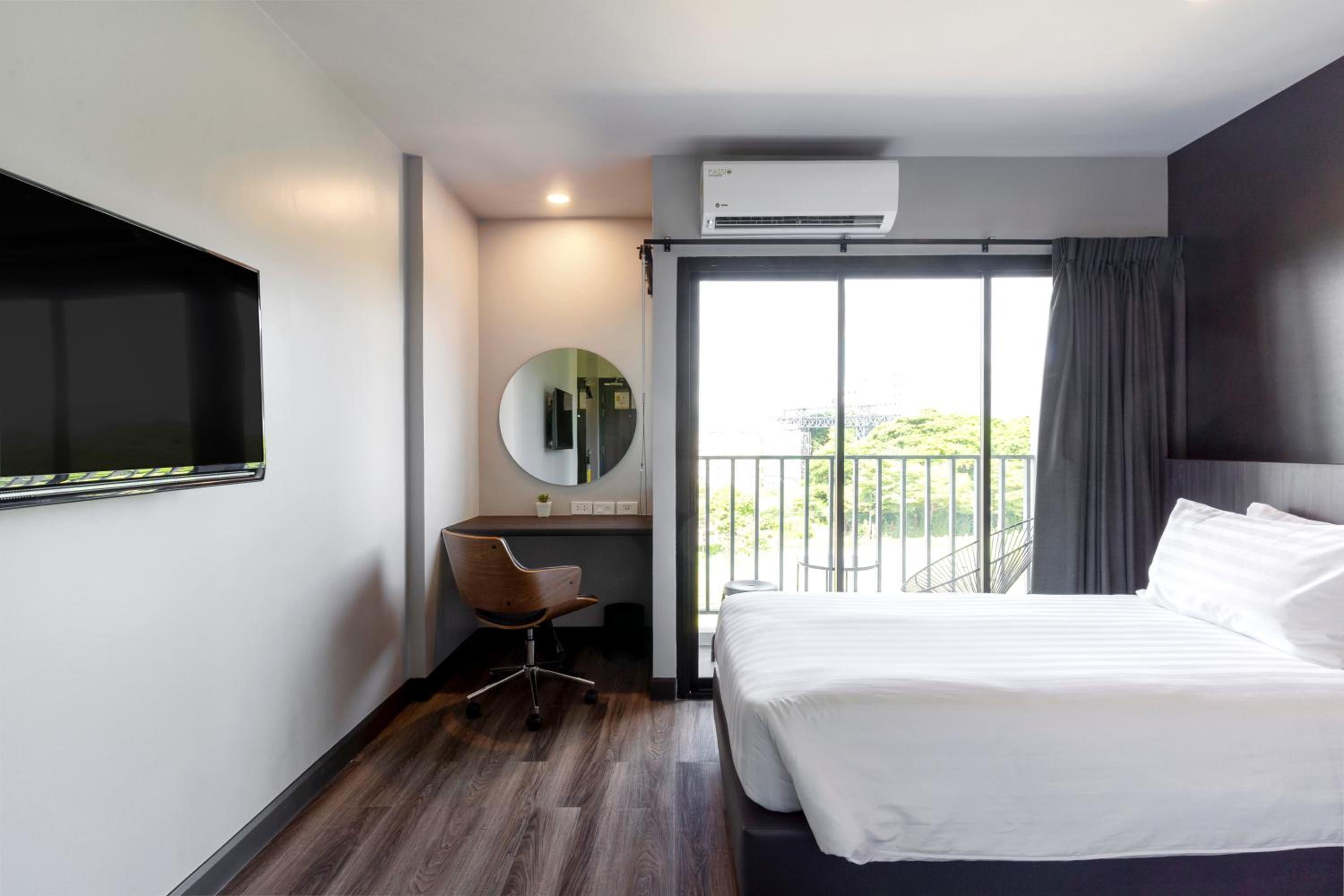 Twin Room with Balcony - Photo 6
