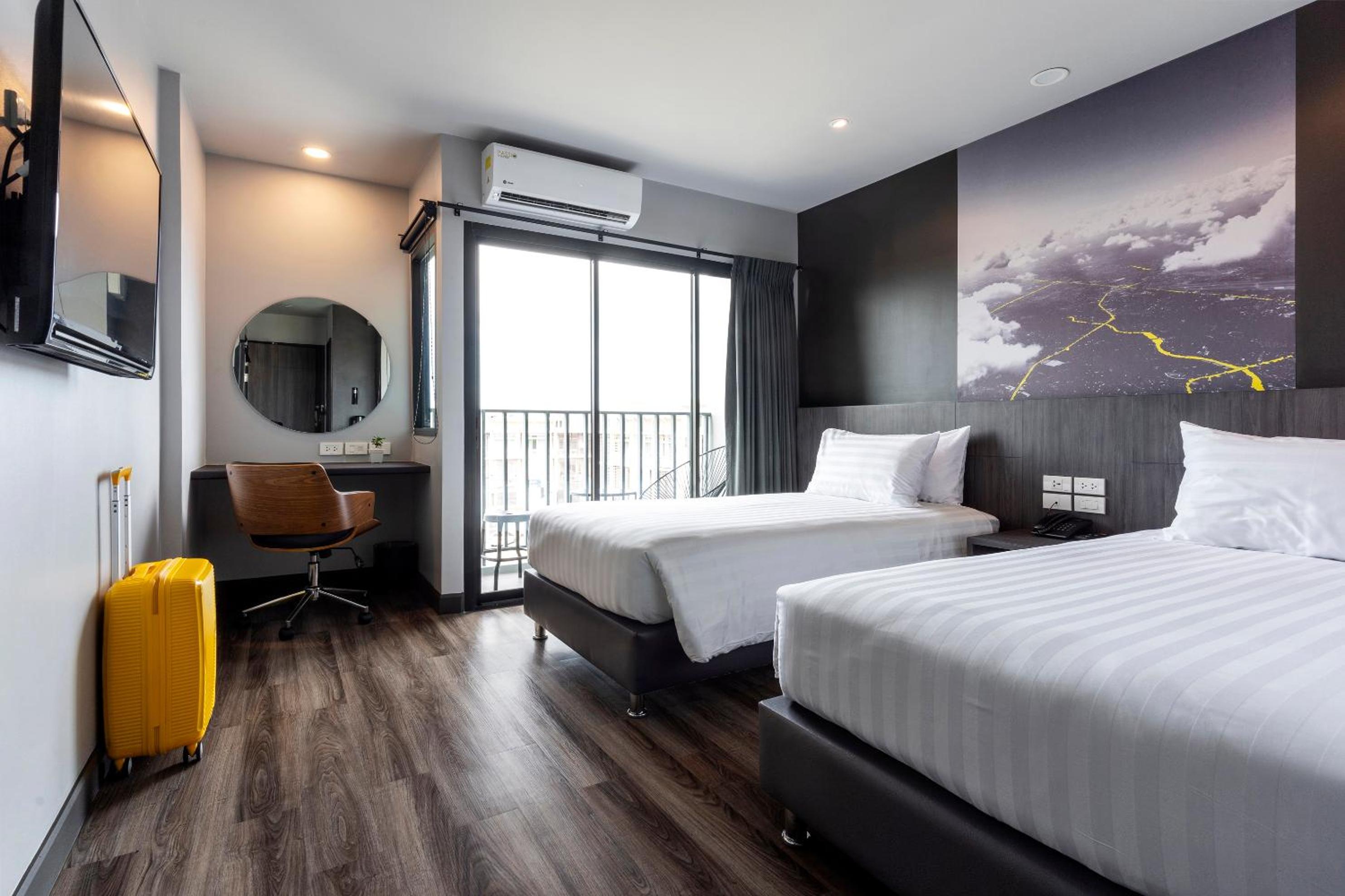 Quadruple Room with Balcony - Photo 1