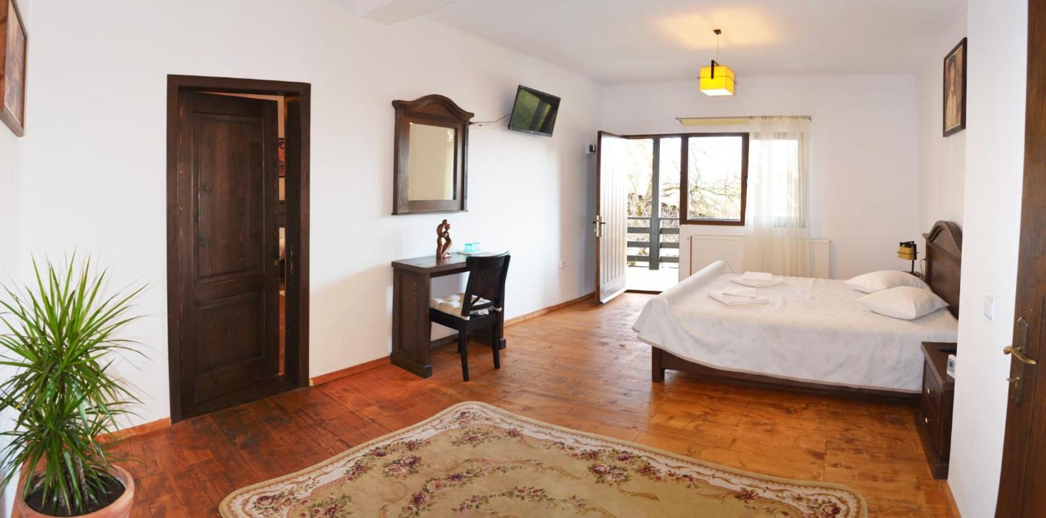Two-Bedroom Apartment with Balcony - Photo 6