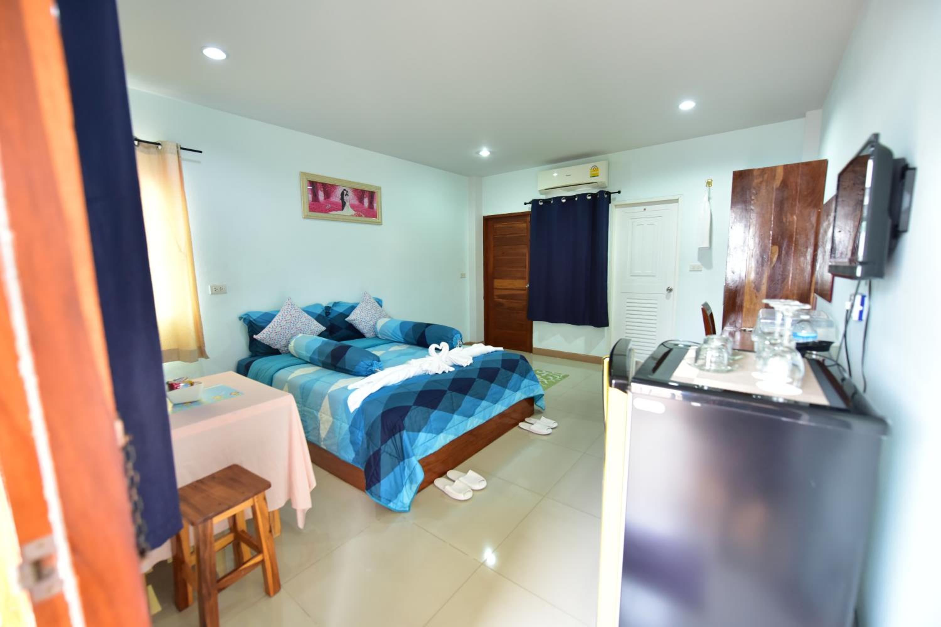 Standard Double Room - Photo 13