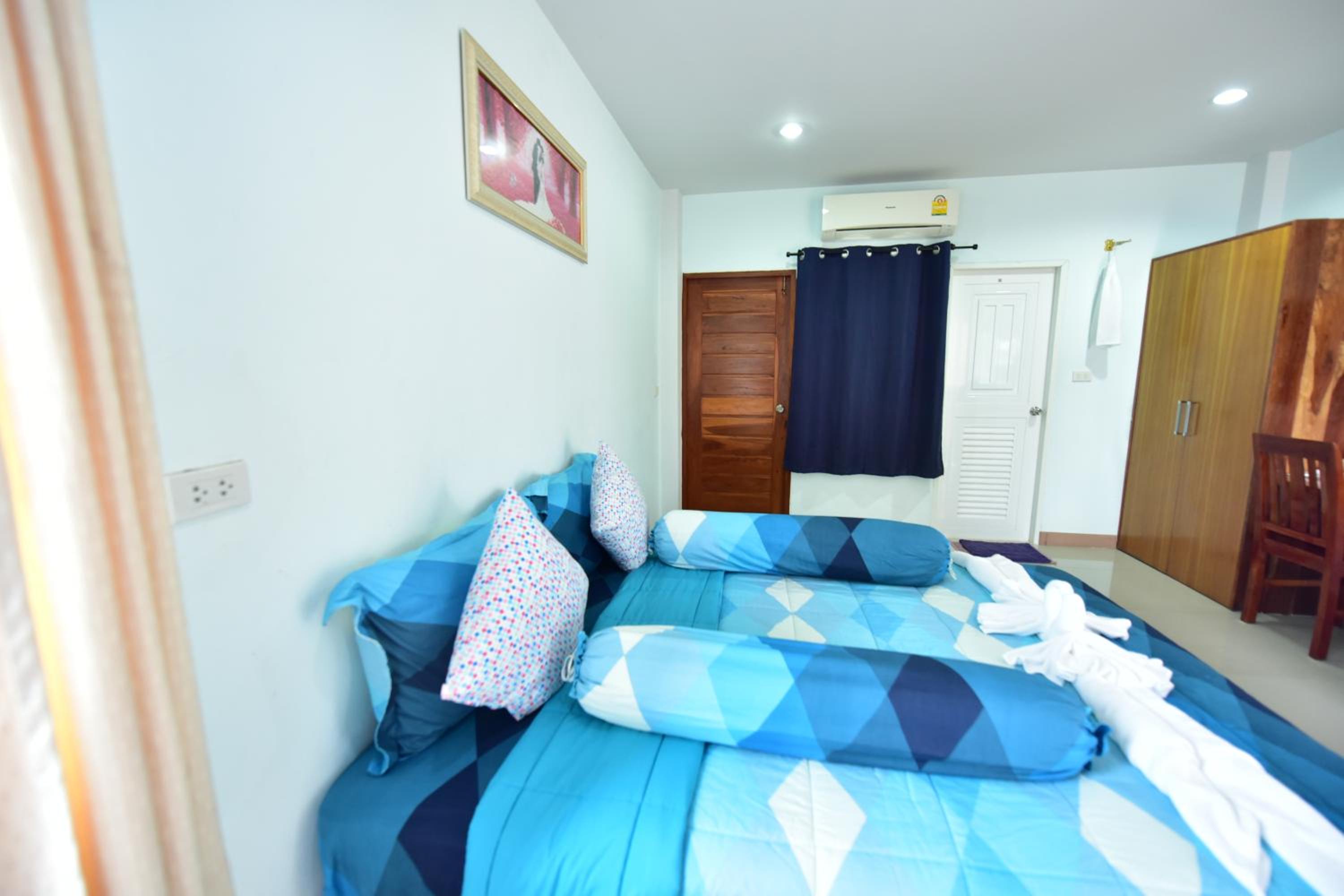 Standard Double Room - Photo 16