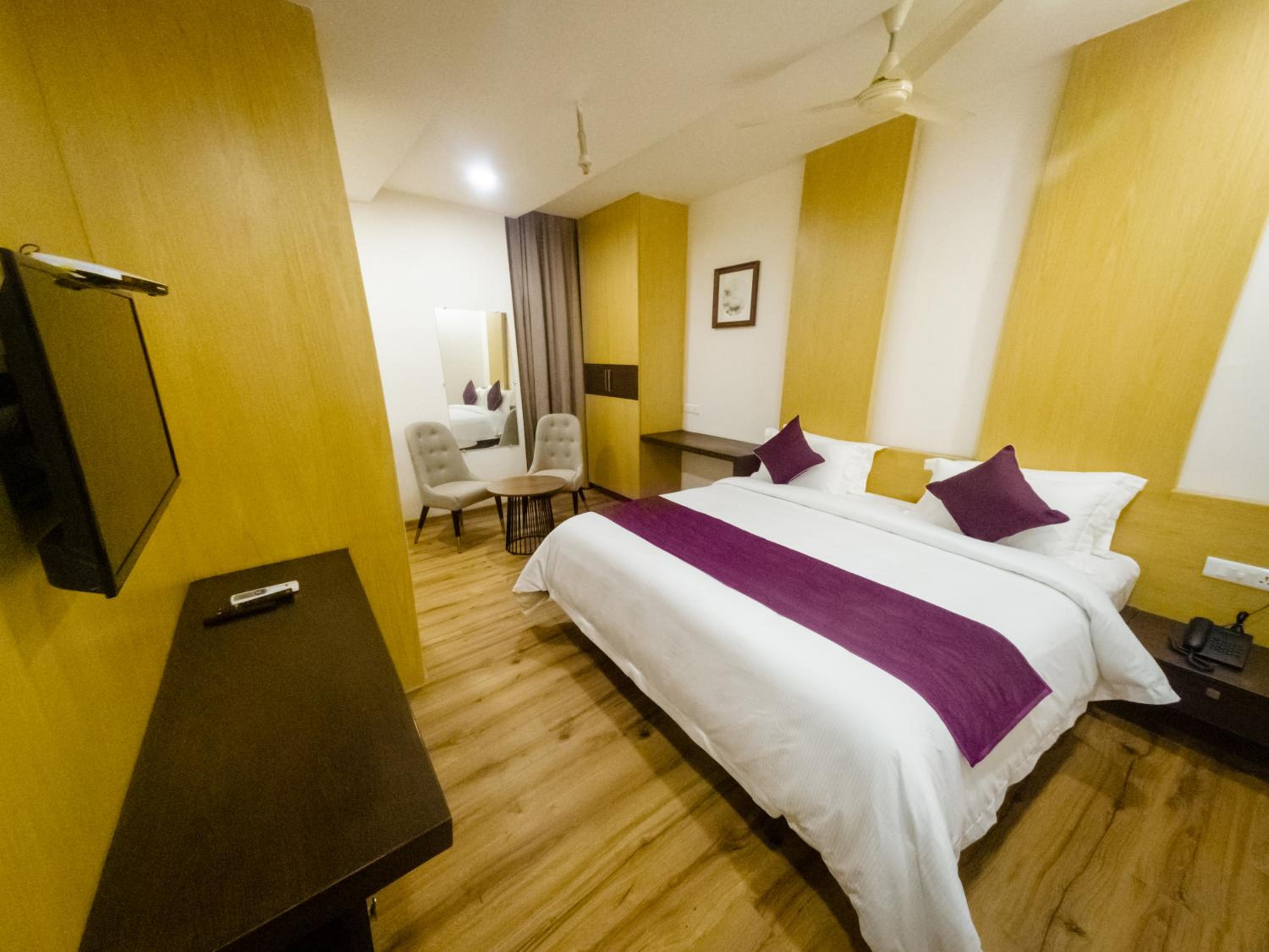 Superior King Room - Photo 3