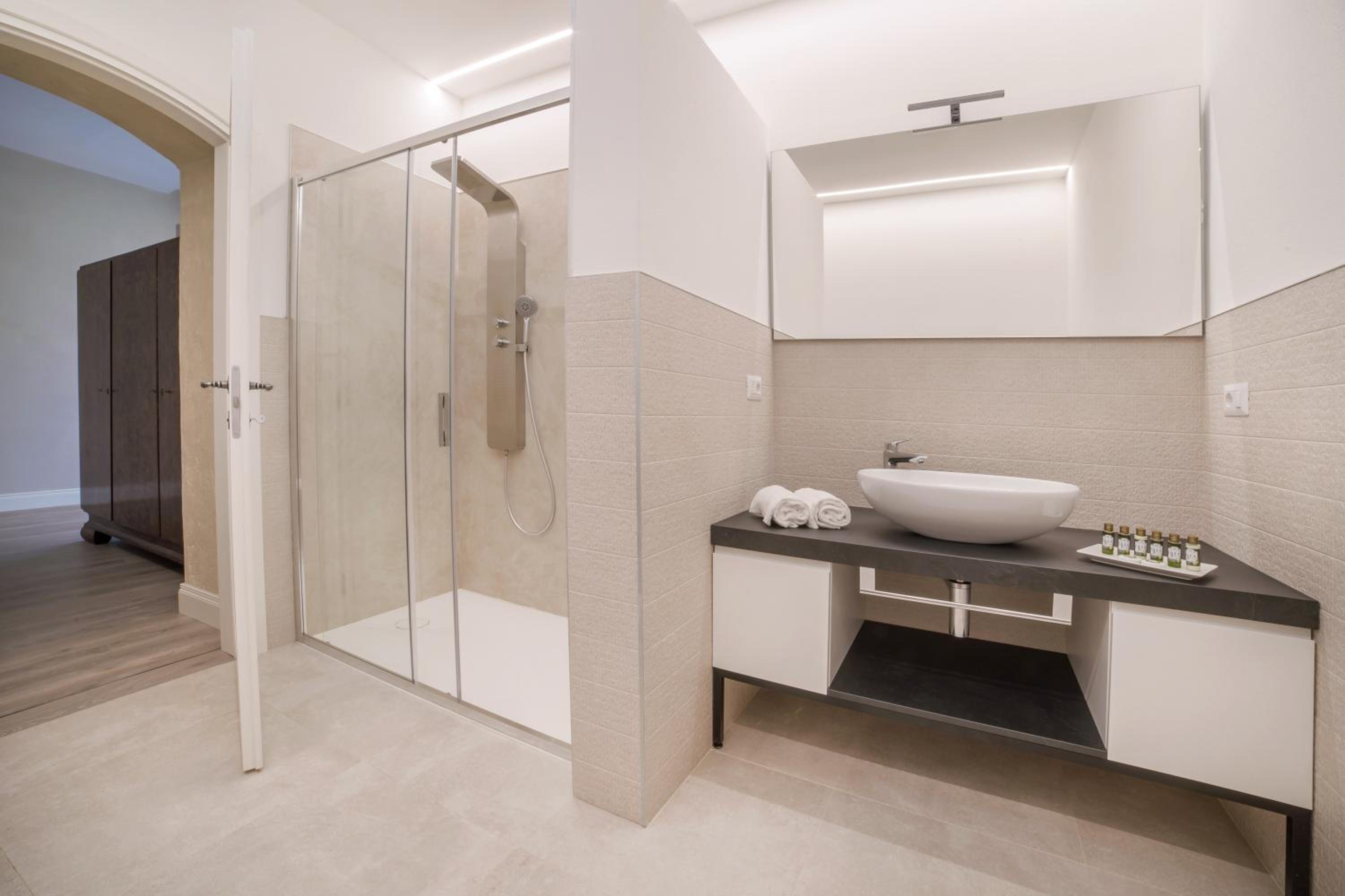 One-Bedroom Apartment - Photo 7
