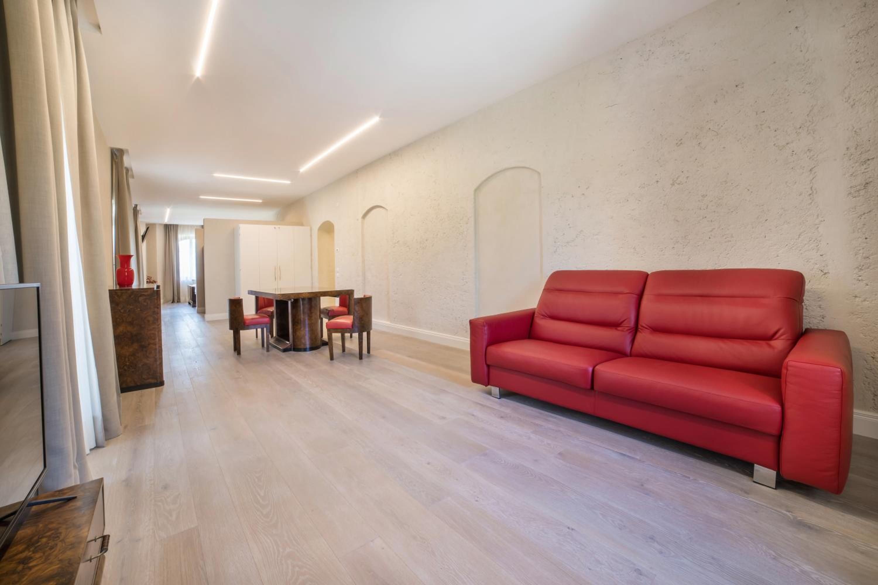 One-Bedroom Apartment - Photo 8