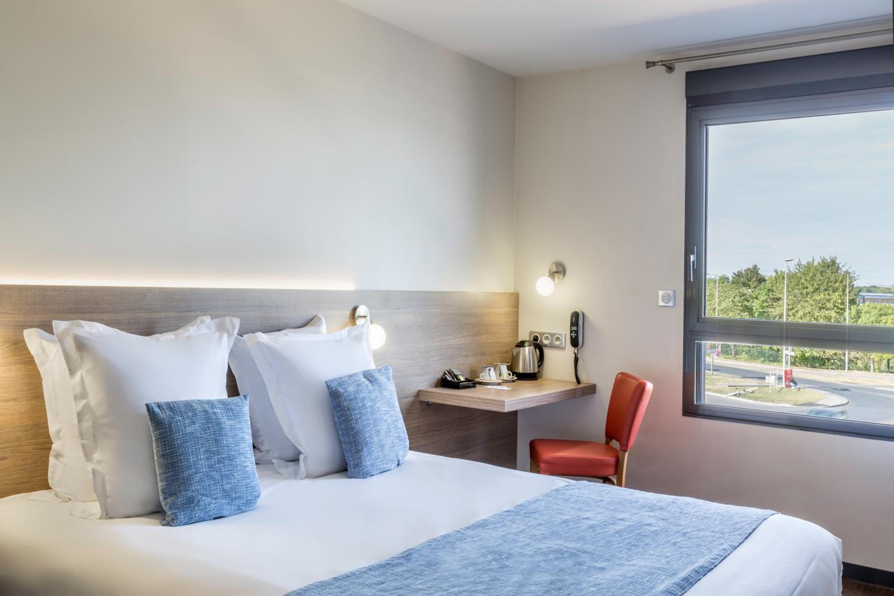 Comfort Queen Room - Photo 8