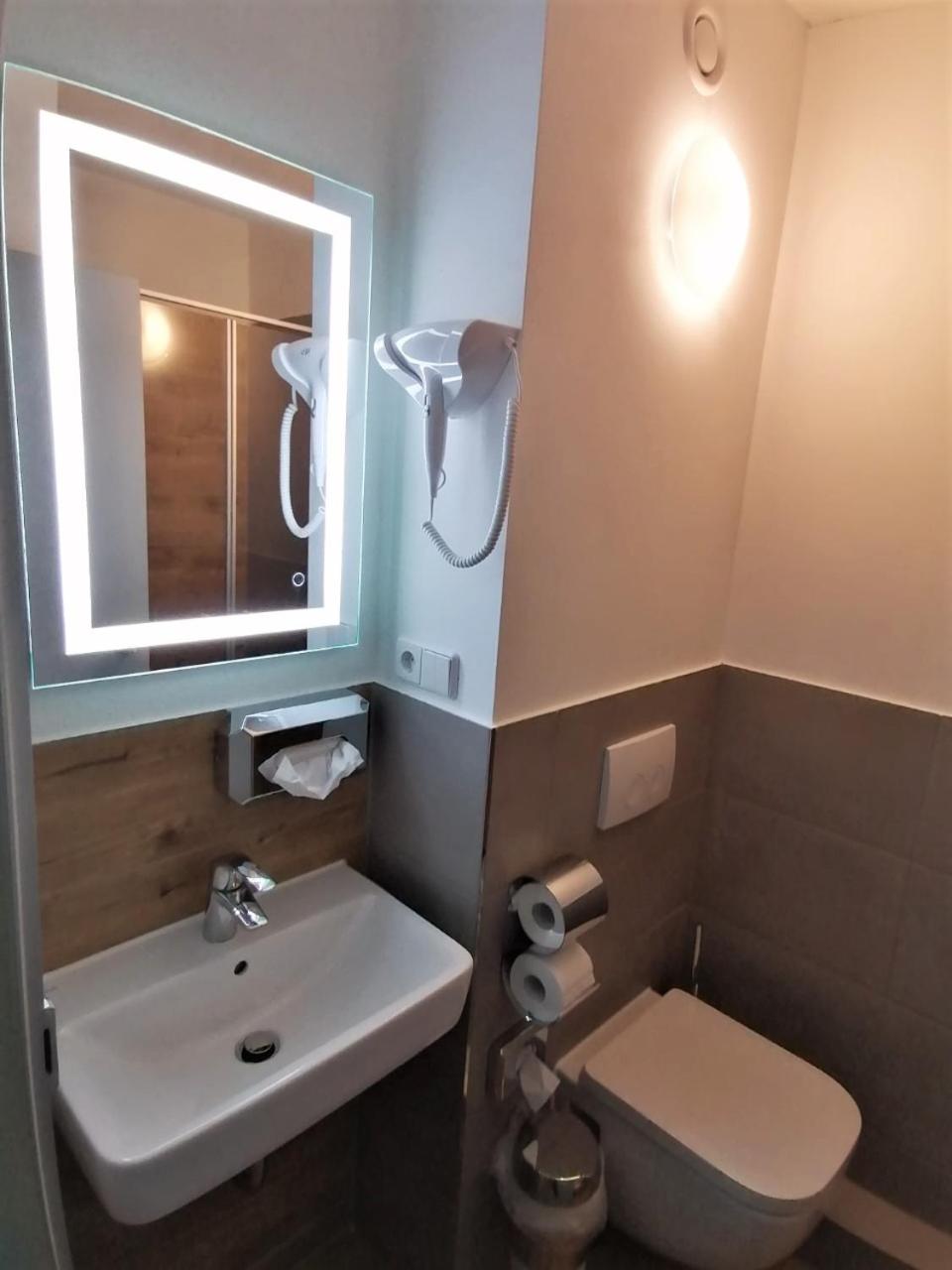 Double Room - Photo 6