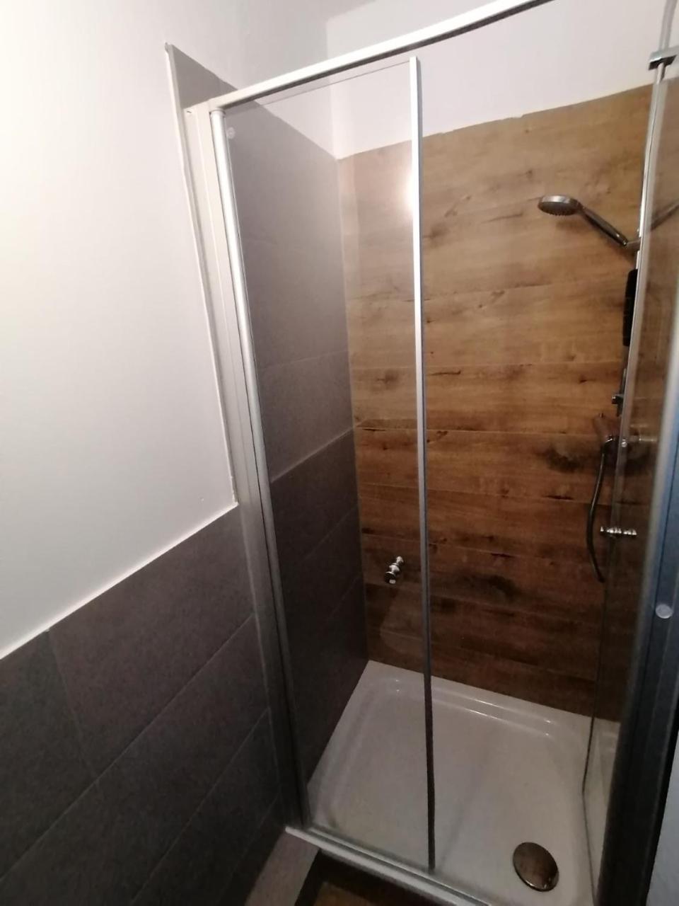 Double Room - Photo 5