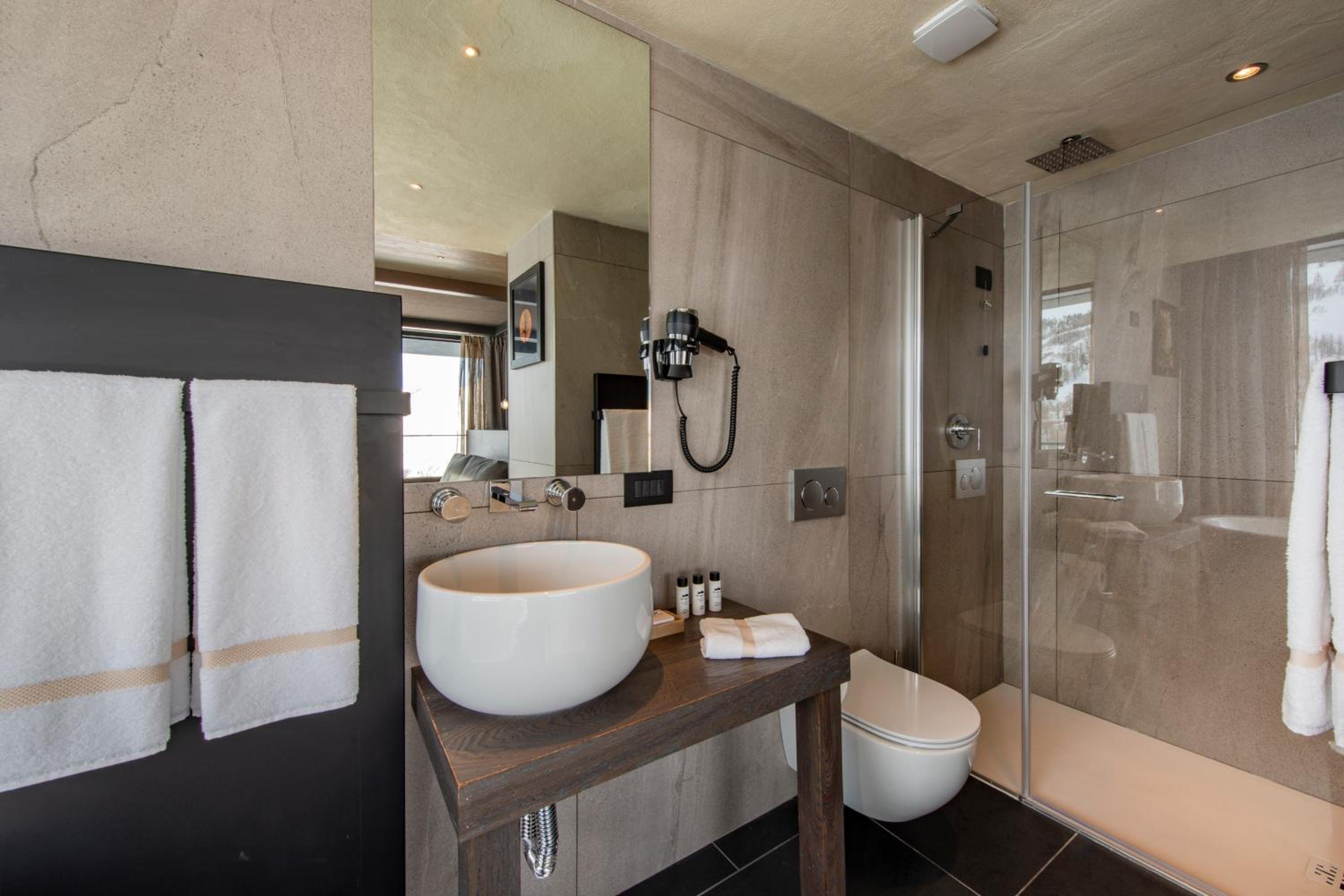 Suite with Hot Tub photo 3