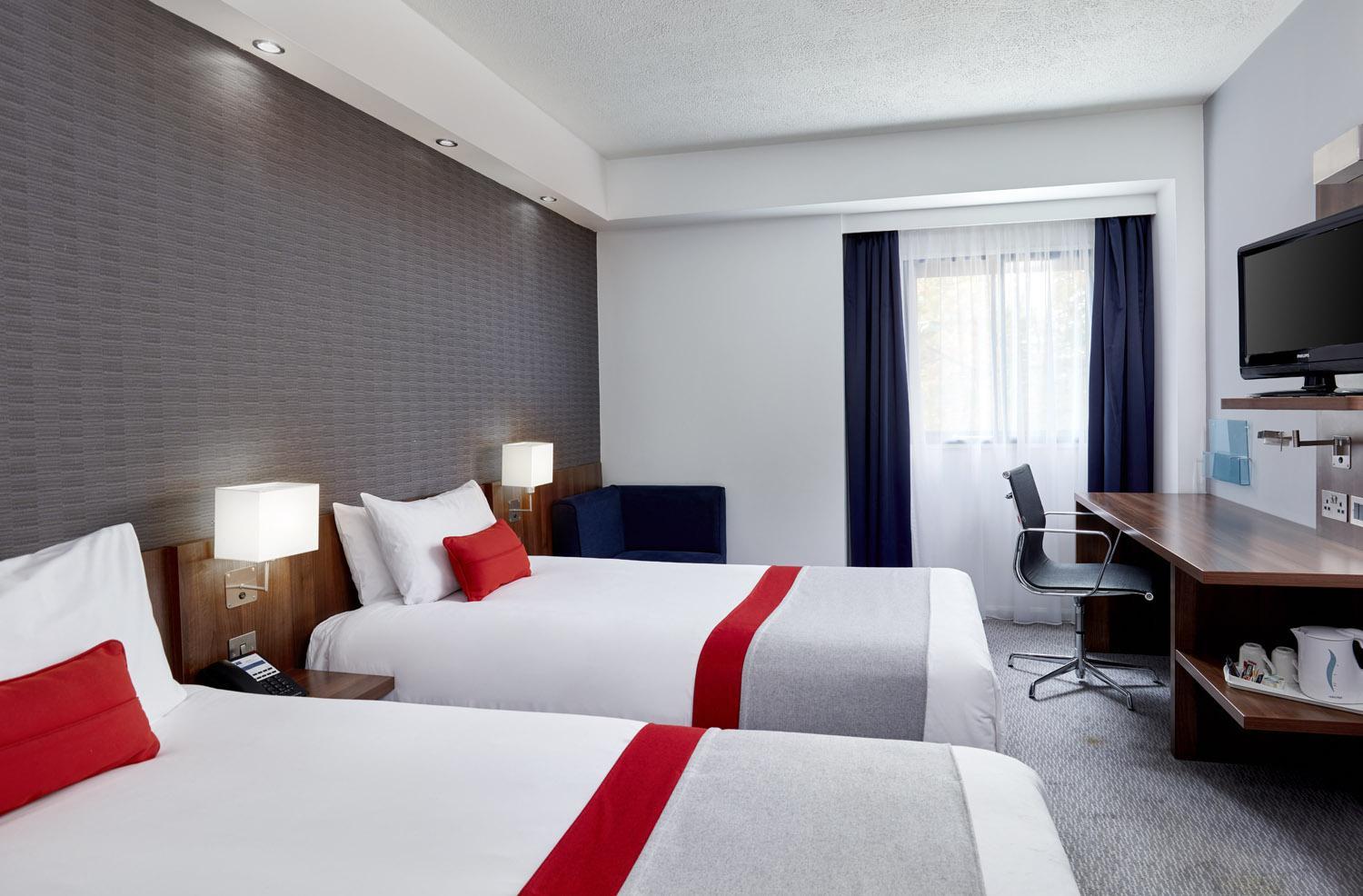 Standard Twin Room with Free Hot Breakfast - Photo 1