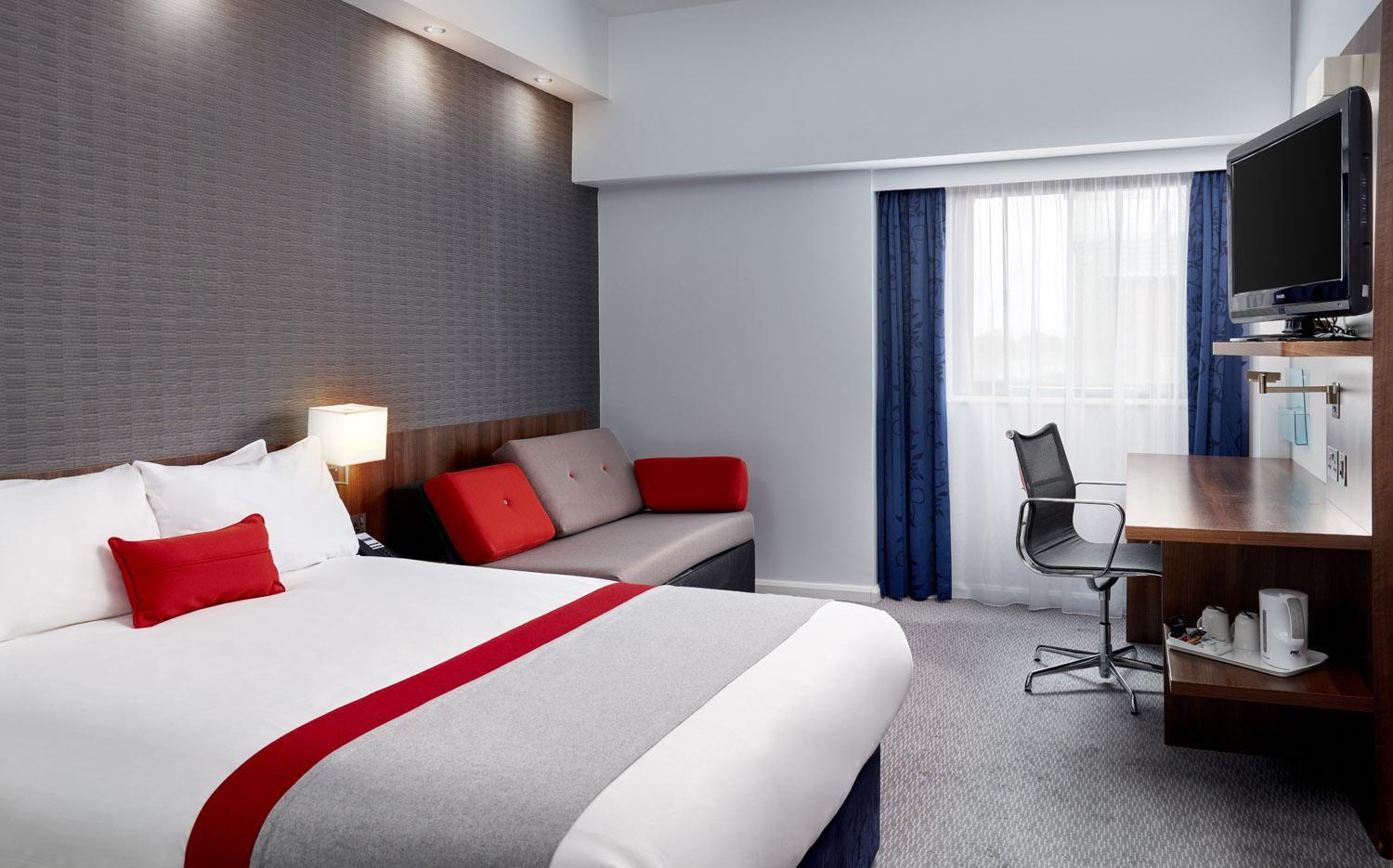 Standard Double Room with Sofa Bed and Free Hot Breakfast - Photo 5