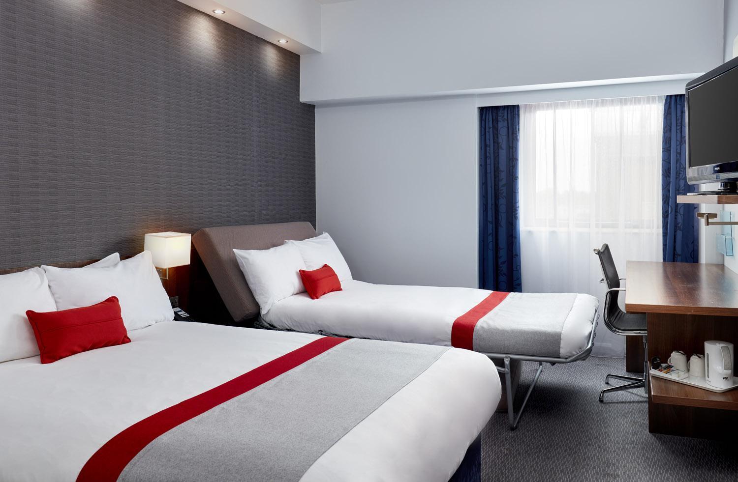 Standard Double Room with Sofa Bed and Free Hot Breakfast - Photo 1