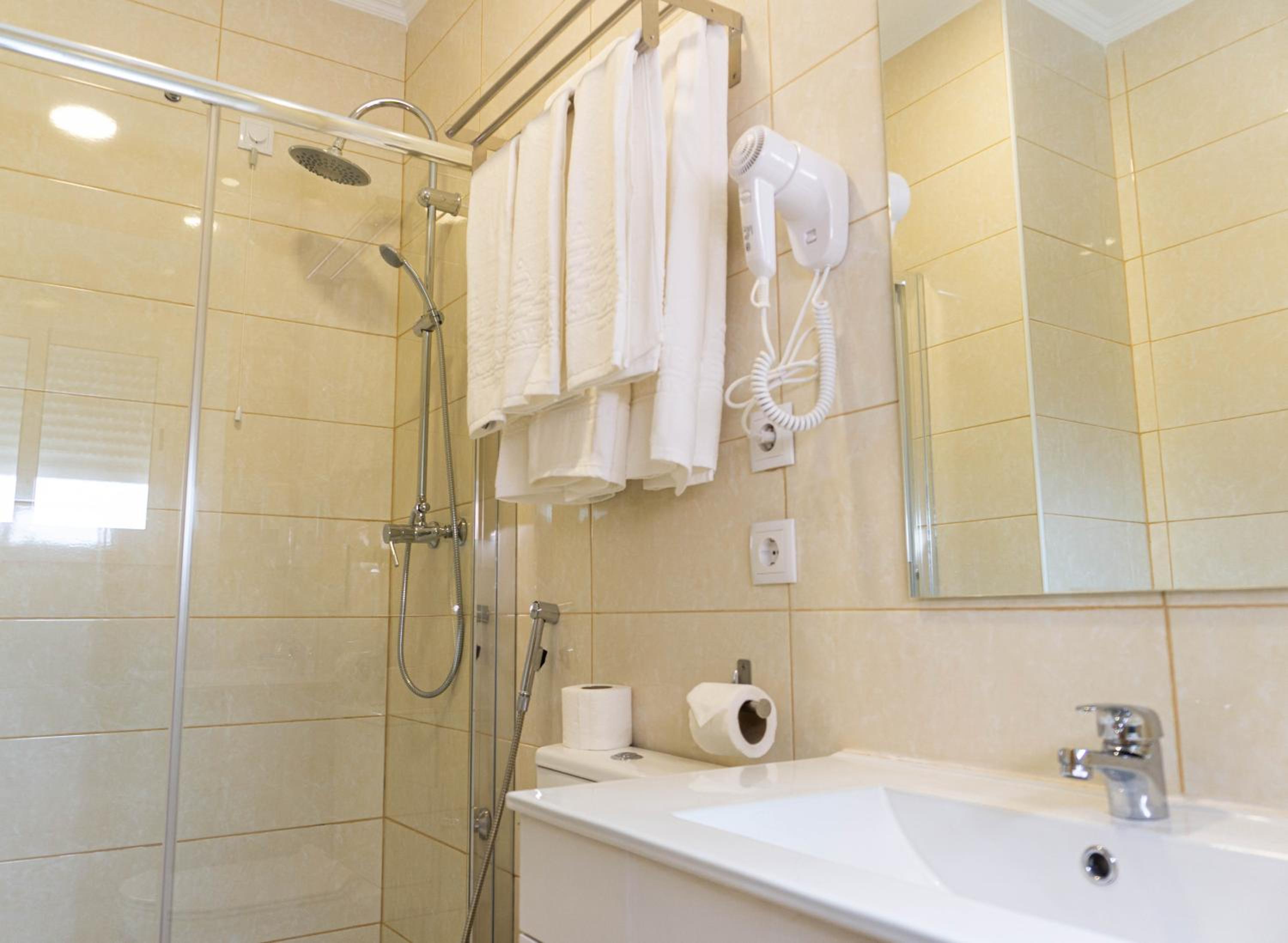 Double or Twin Room - Photo 7
