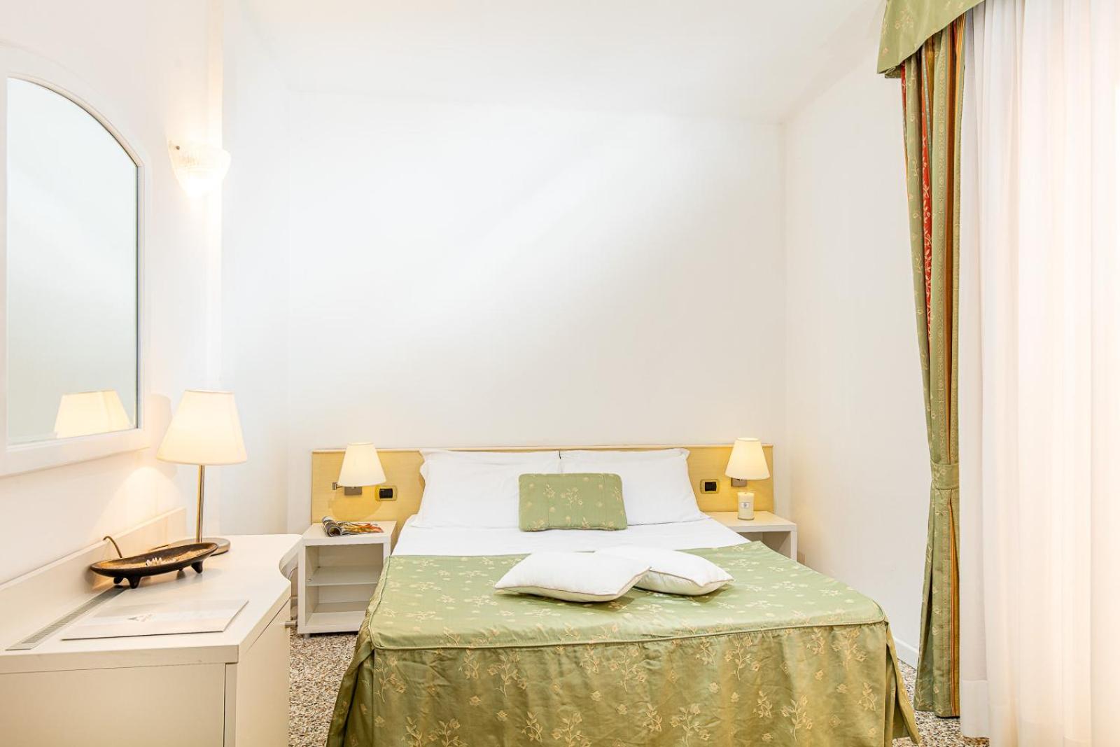 Standard Double Or Twin Room - Photo 3